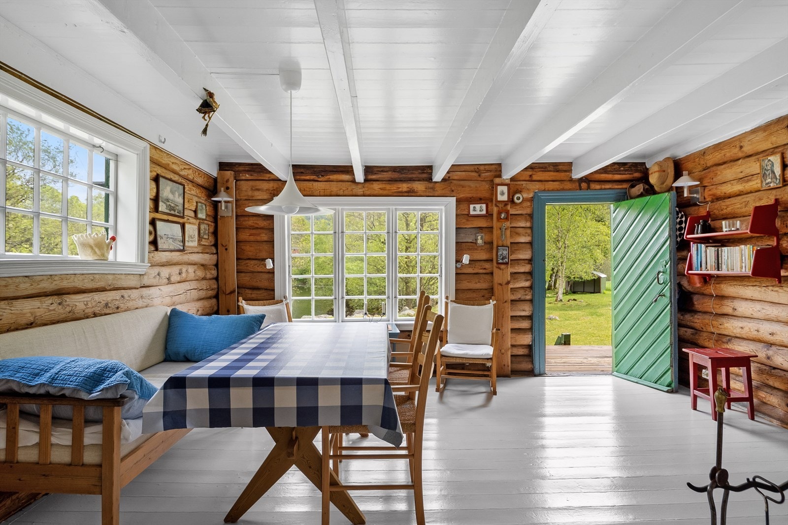 Stue med utgang til veranda Galleribilde