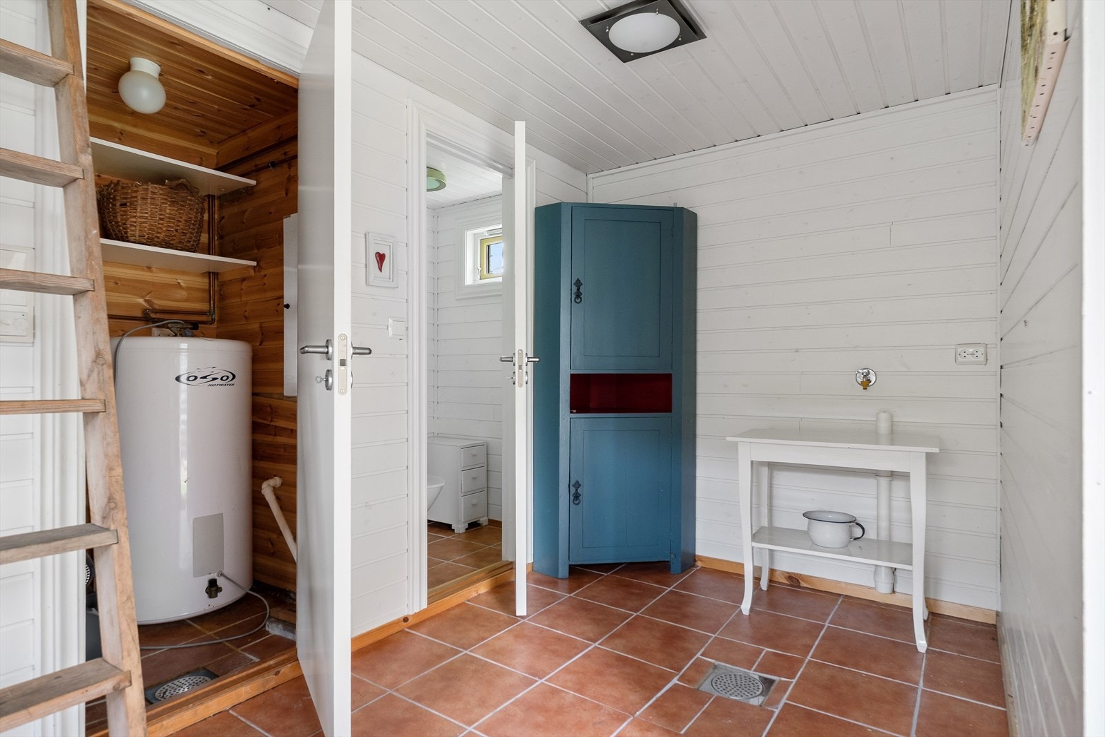 Med dusj og toalett, er dette meget praktisk for eksempel etter fiske Galleribilde