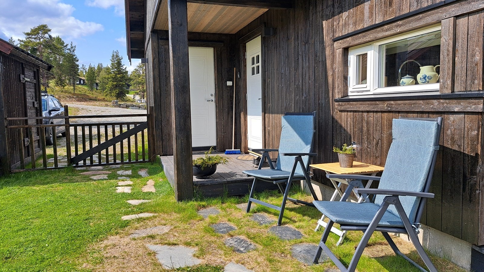Solkrok på oversiden ved inngangspartiet Galleribilde
