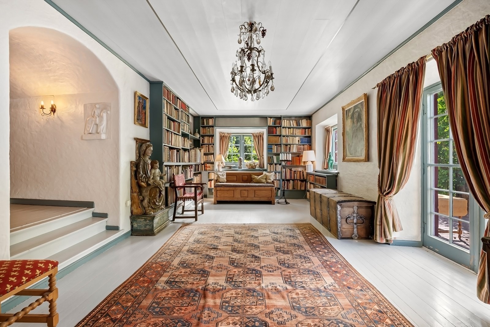 Adkomst gildehall i kjeller Galleribilde