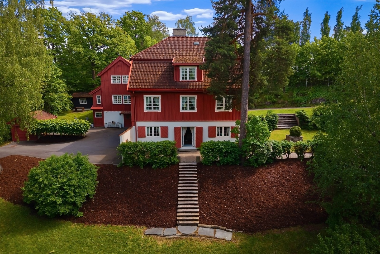 Madserud Allè regnes som en av Oslos mest prestisjefylte adresser - med Frognerparken/Vigelandsanlegget og Oslo Tennisklubb i umiddelbar nærhet Galleribilde