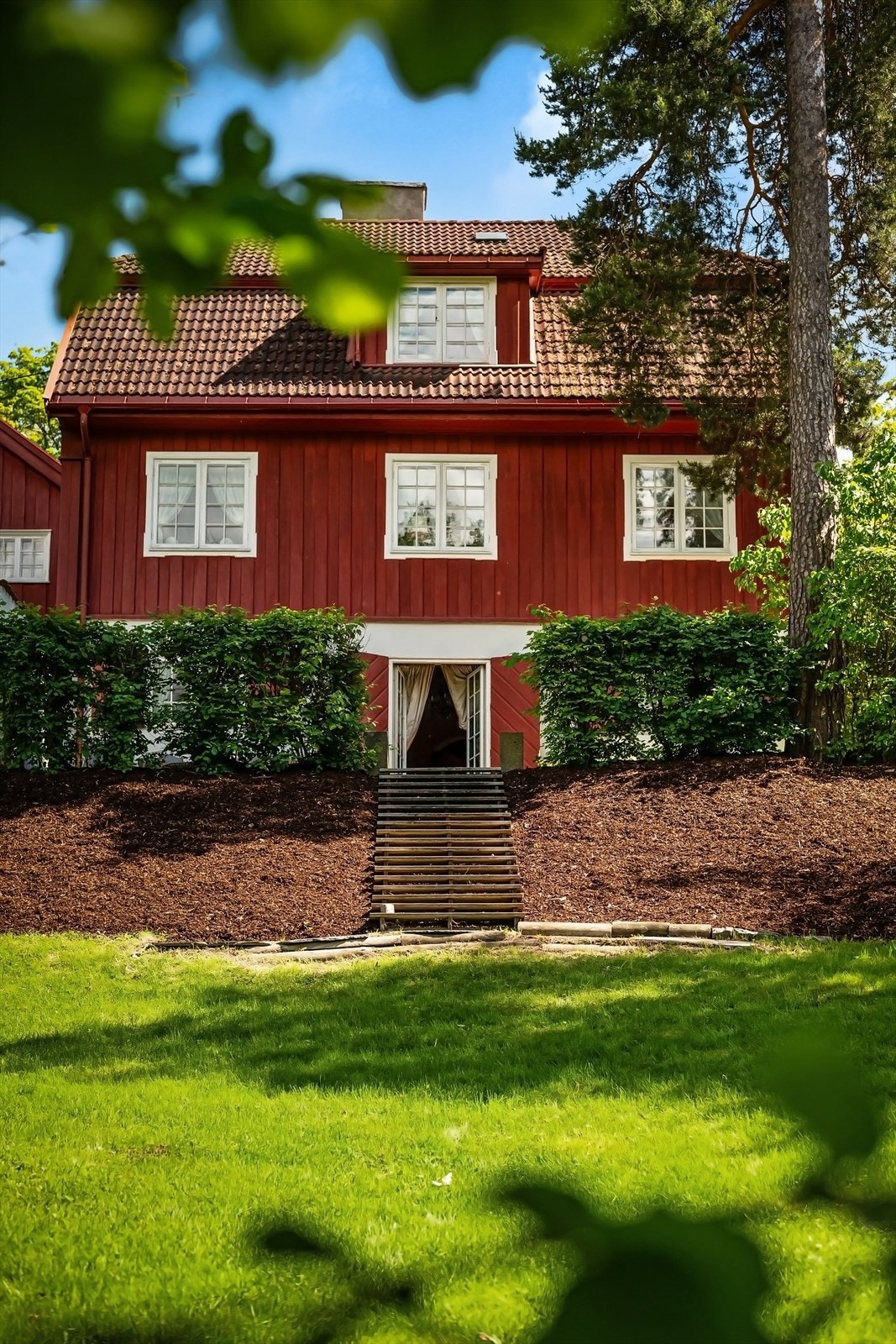 Stor, idyllisk eiet tomt på over 3,6 mål Galleribilde