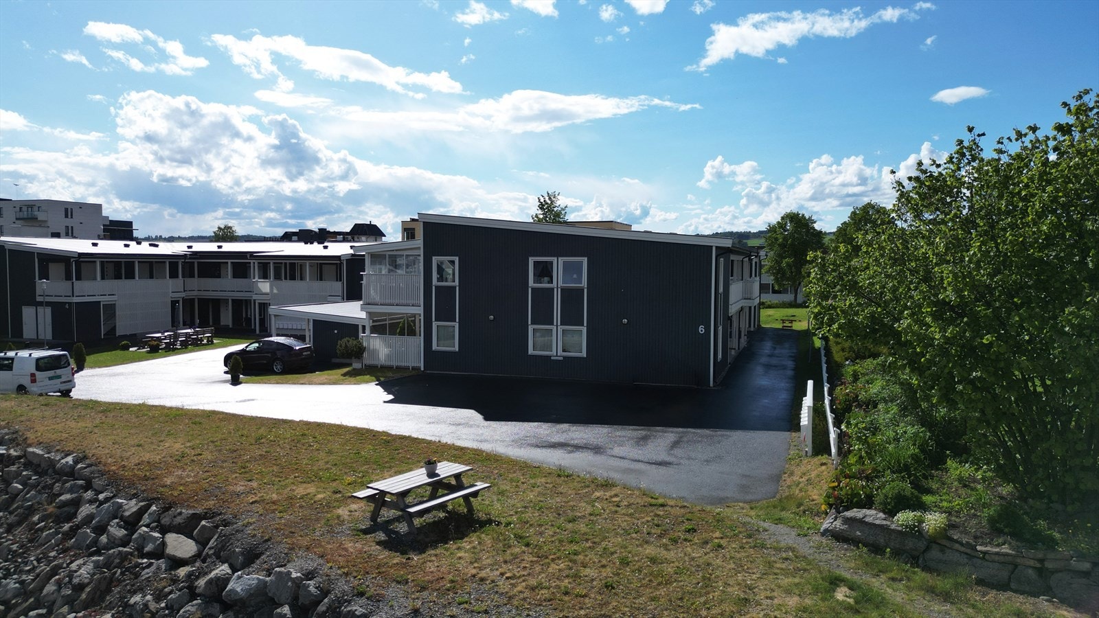 Felles tomt for borettslaget. Galleribilde
