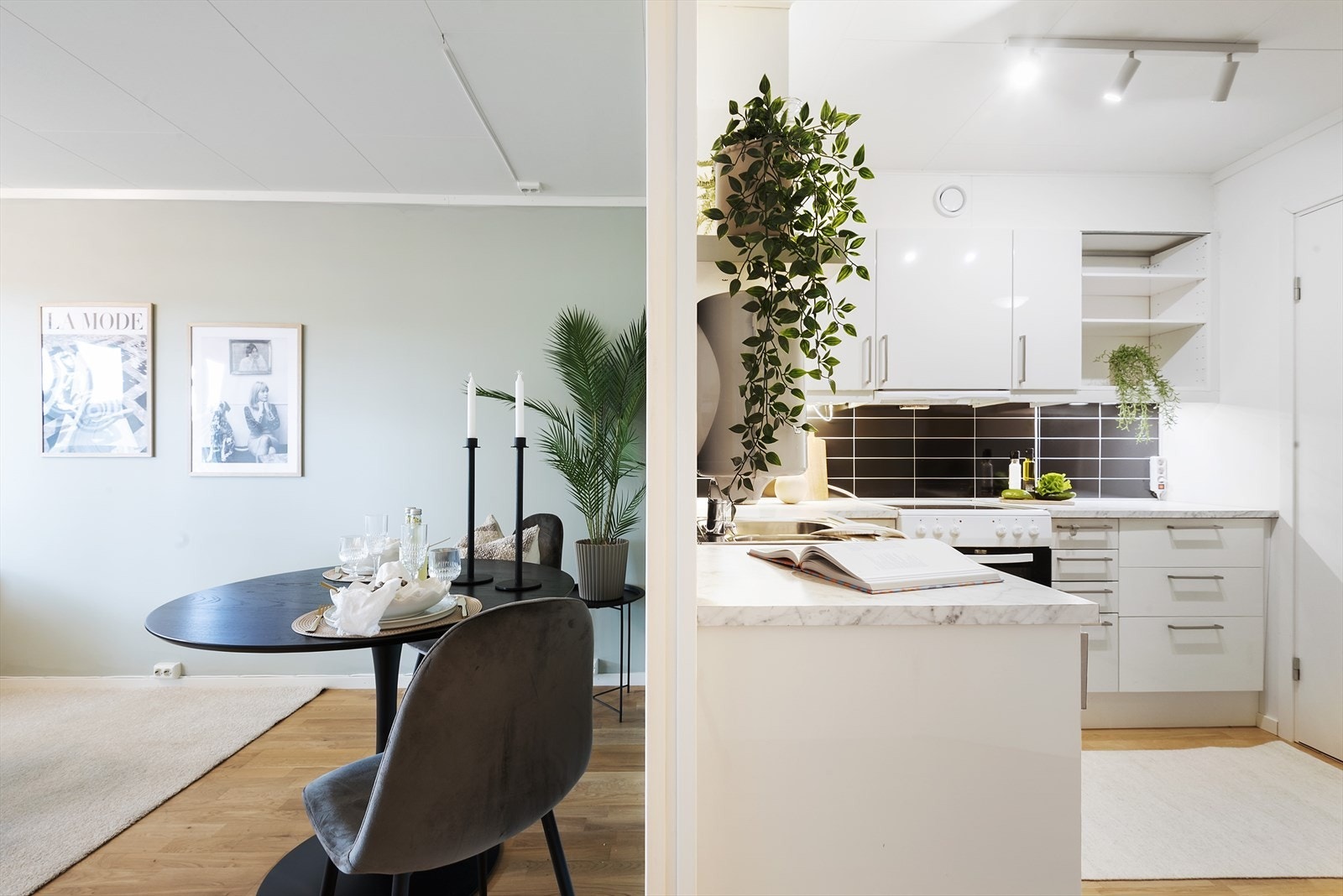 Fin plass til spisebord i nær forbindelse med kjøkkenet. Galleribilde