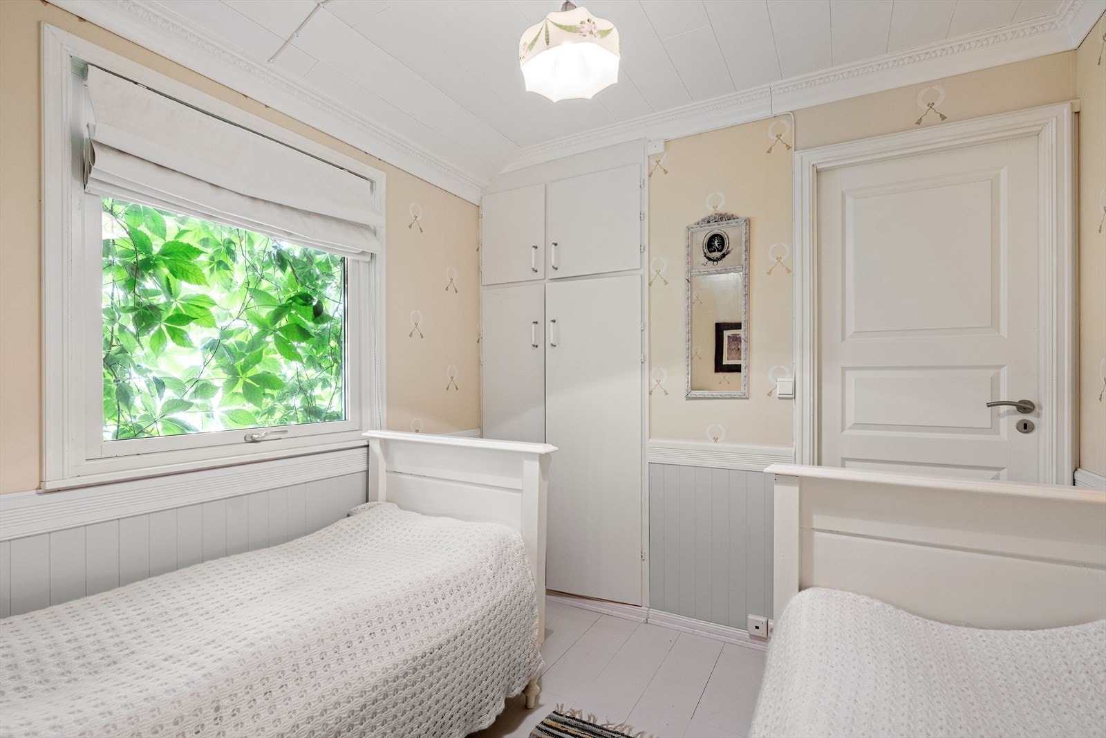 Soverom nr. 2 og 3 har godt med plass til garderobeskap, seng, kommode eller skrivepult etc. Galleribilde