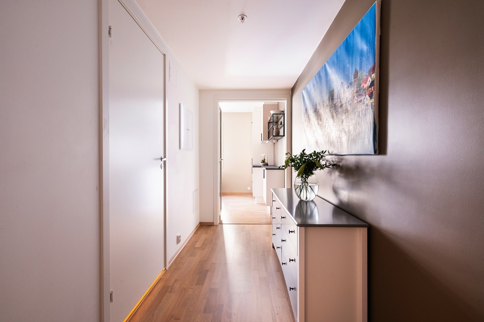 Dørcallinganlegg er plassert ved inngangsdøren. En fin velkomst til boligen! Galleribilde