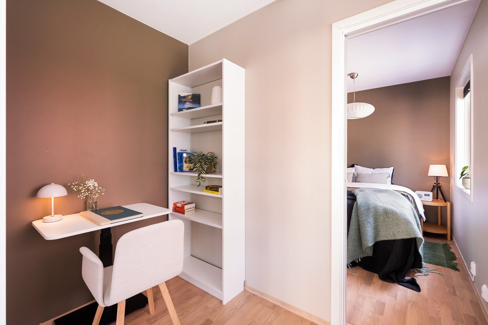 Kontor med skyvedørsadkomst både fra stue og soverom. Galleribilde