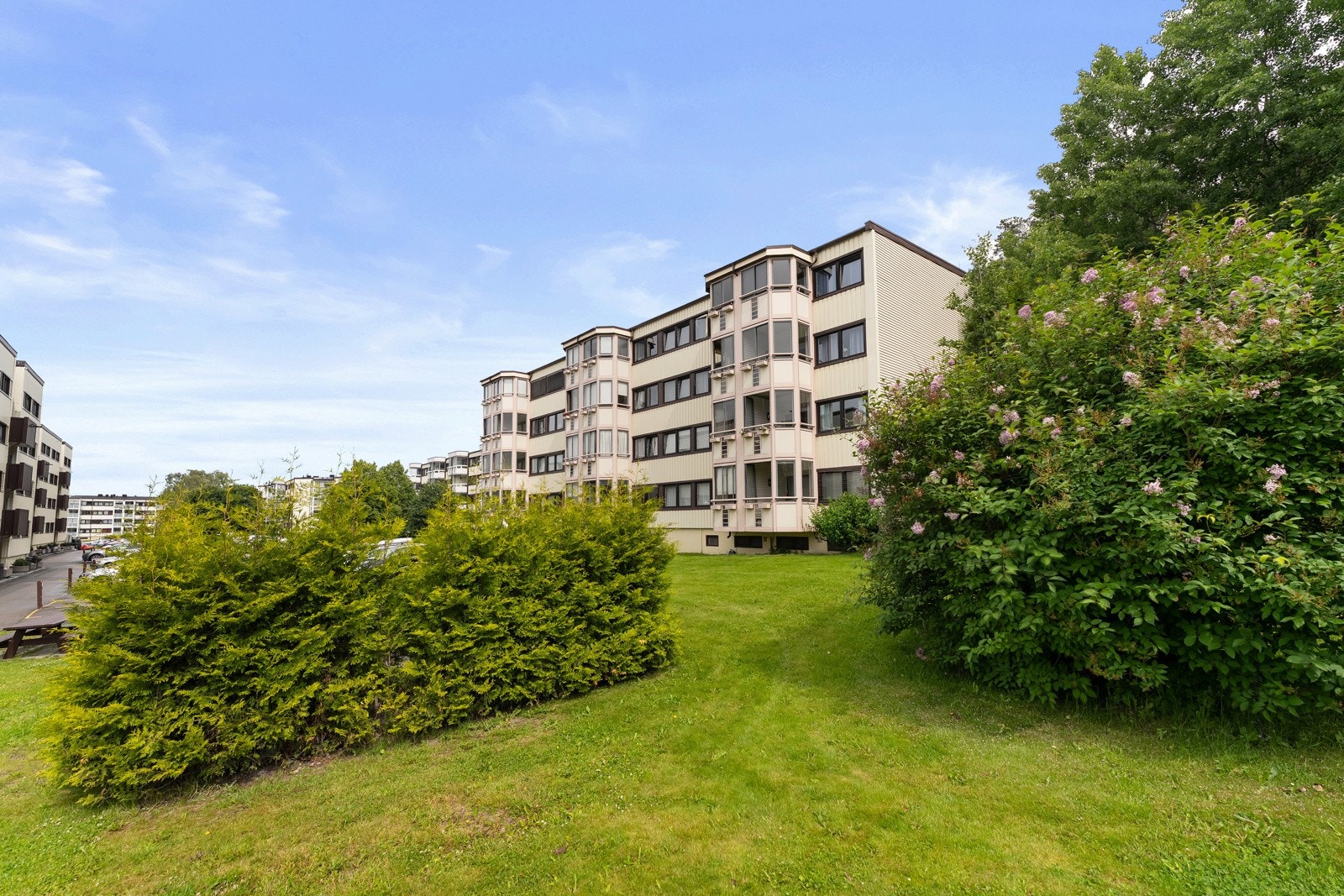 Velkommen til Sigurds vei 13 en romslig 2-roms med p-plass og innglasset balkong Galleribilde