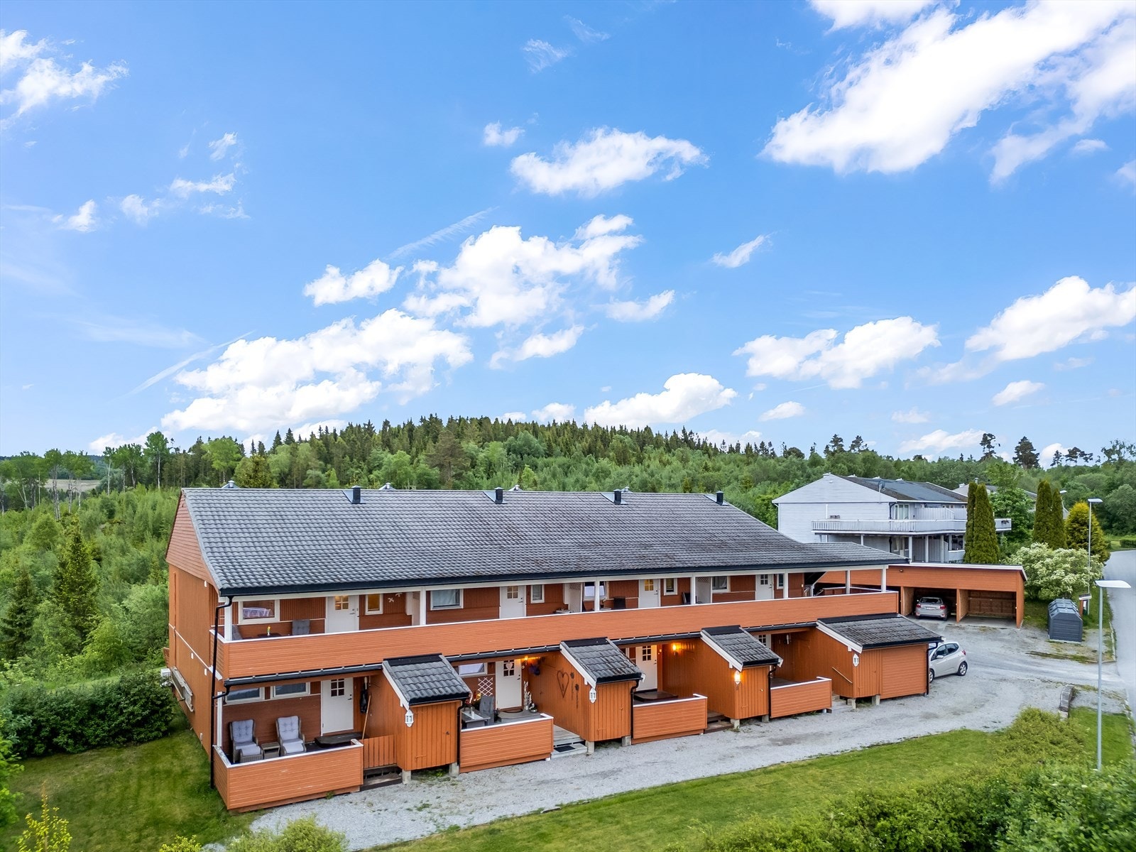 Leiligheten ligger i 2. etasje med hjørnebeliggenhet Galleribilde