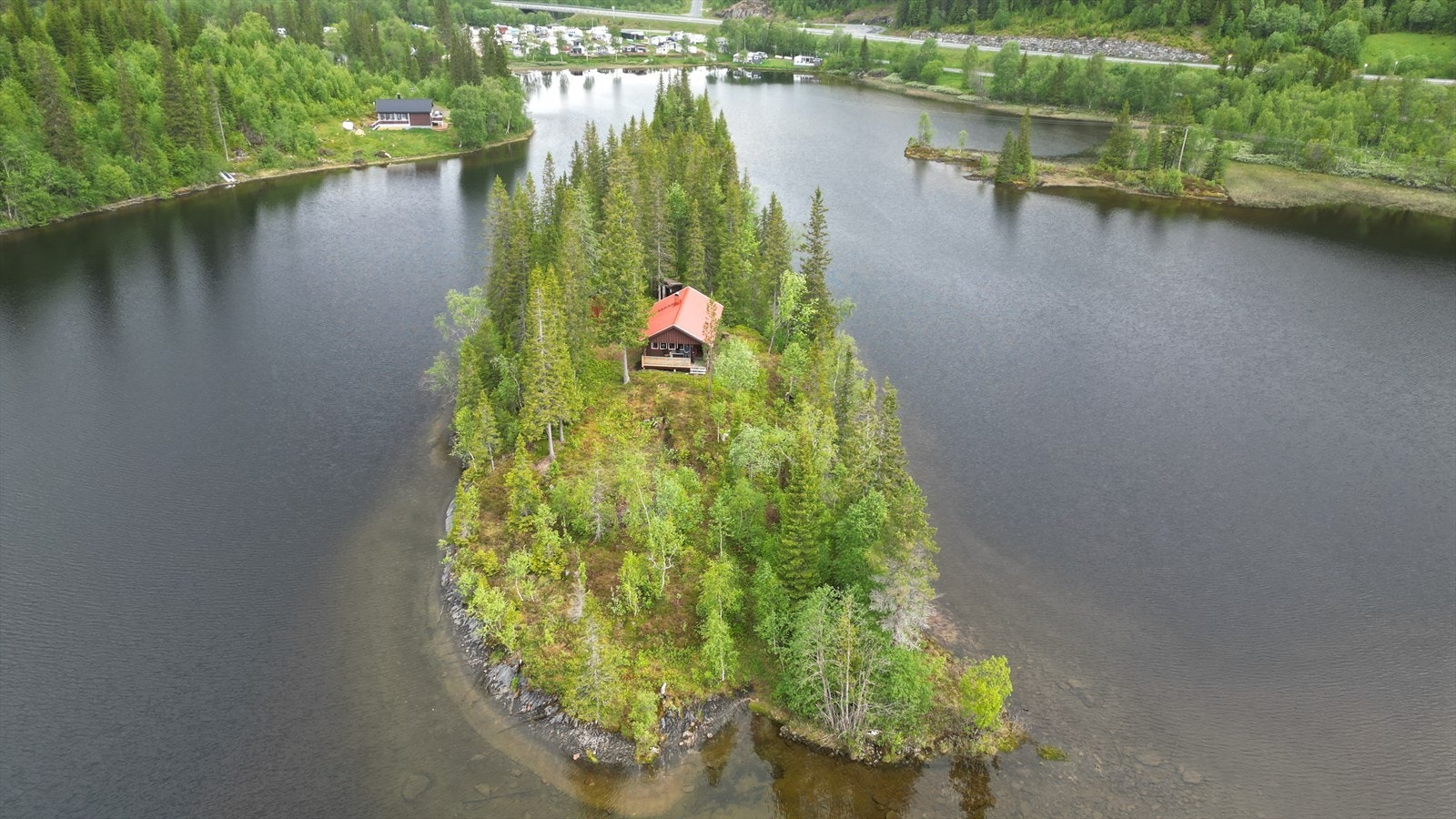Hytte på egen holme til salgs Galleribilde