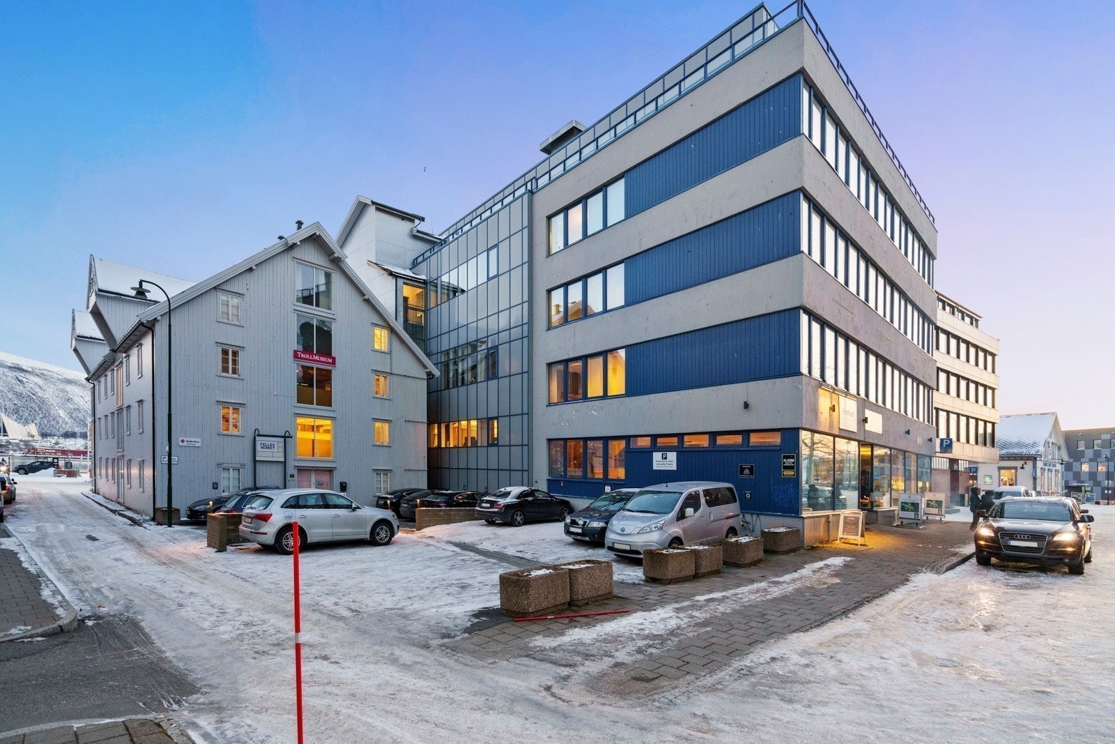 Fasade mot Kaigata Galleribilde