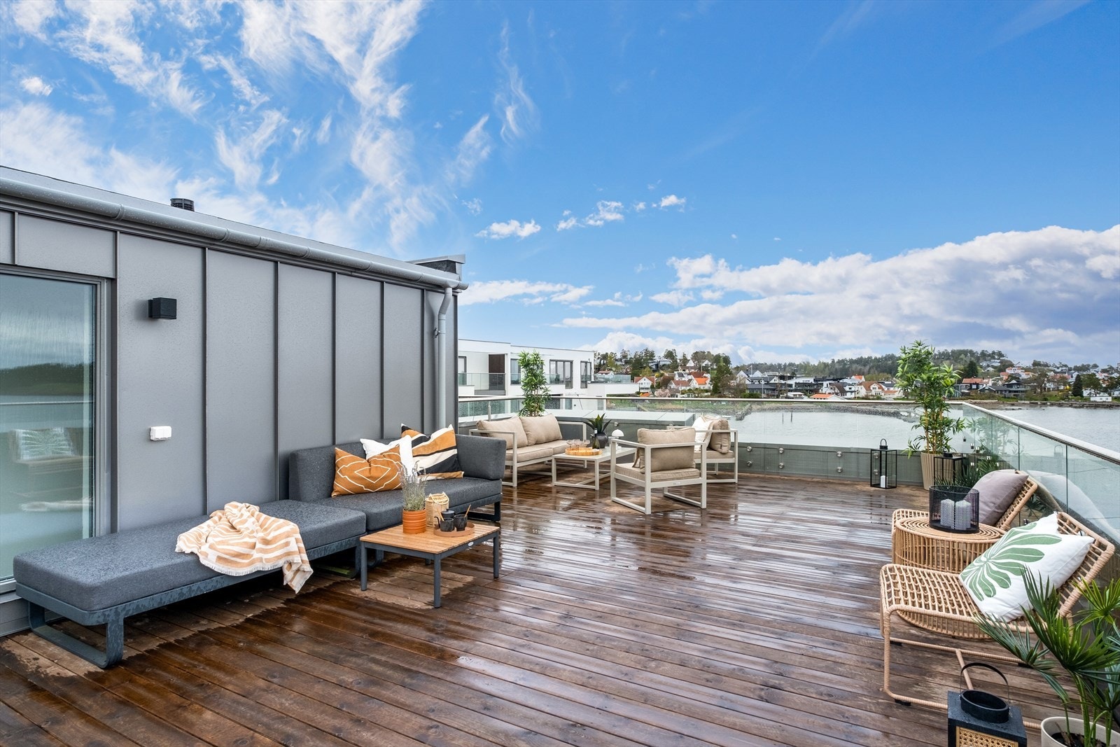 Med beliggenhet helt i sjøkanten, er dette et townhouse som leverer ekte feriefølelse - hver eneste dag Galleribilde