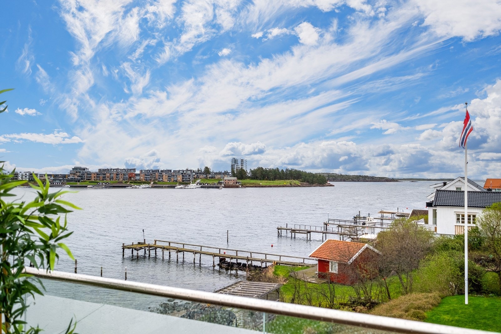 Eiendommen har en sjelden beliggenhet - helt nede ved vannkanten, kun 12 minutter fra Tønsberg sentrum Galleribilde