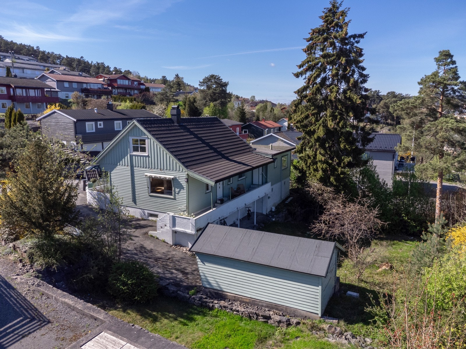 Innholdsrik enebolig over 3 plan med flott beliggenhet! Galleribilde