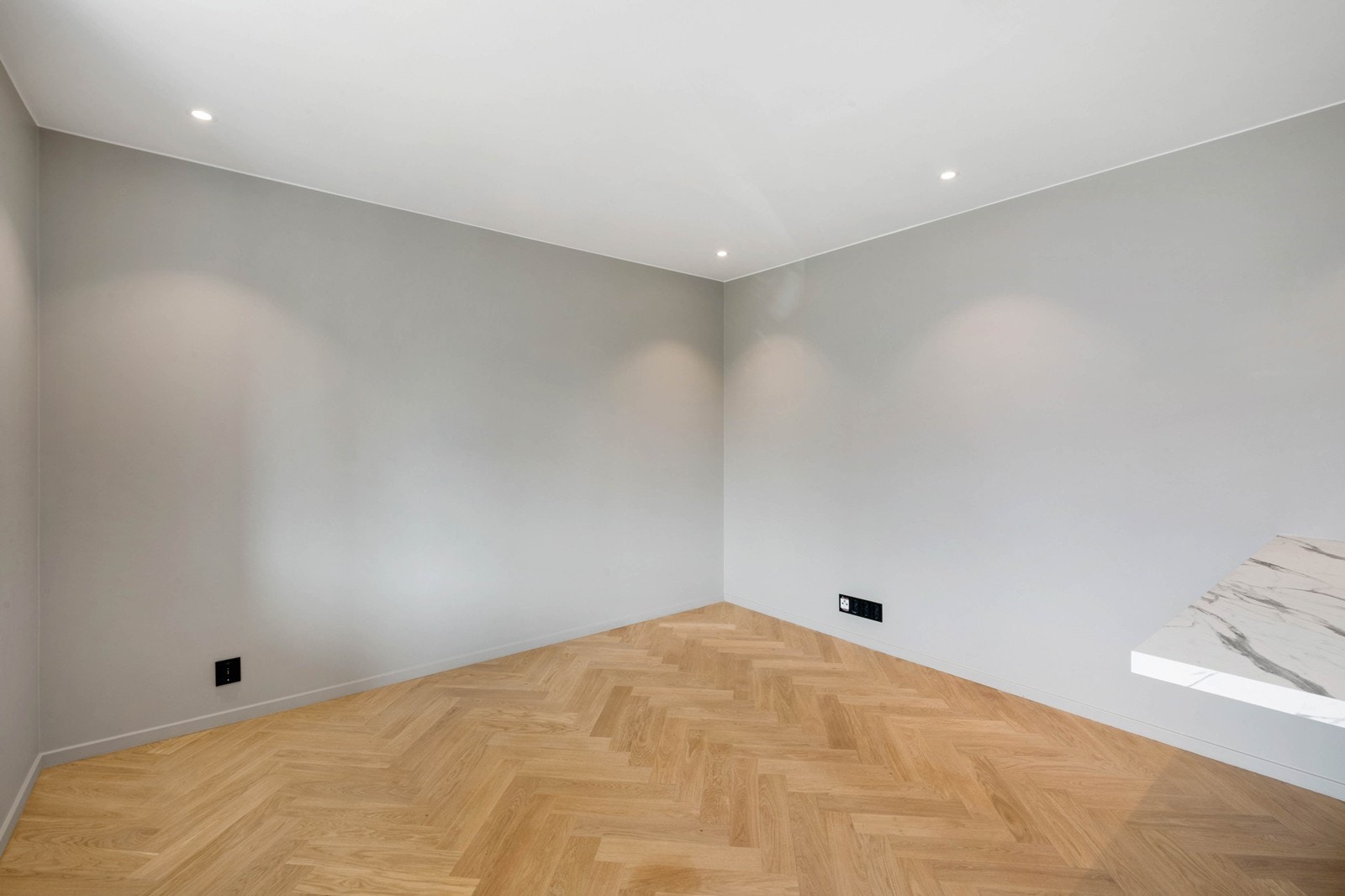 Nytt elektrisk anlegg i boligen og god belysning Galleribilde