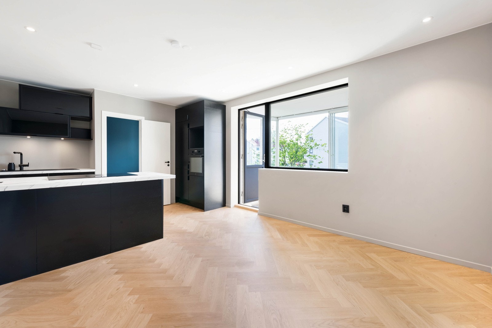 Leiligheten er nyoppusset med nytt bad, kjøkken og overflater samt elektrisk anlegg Galleribilde