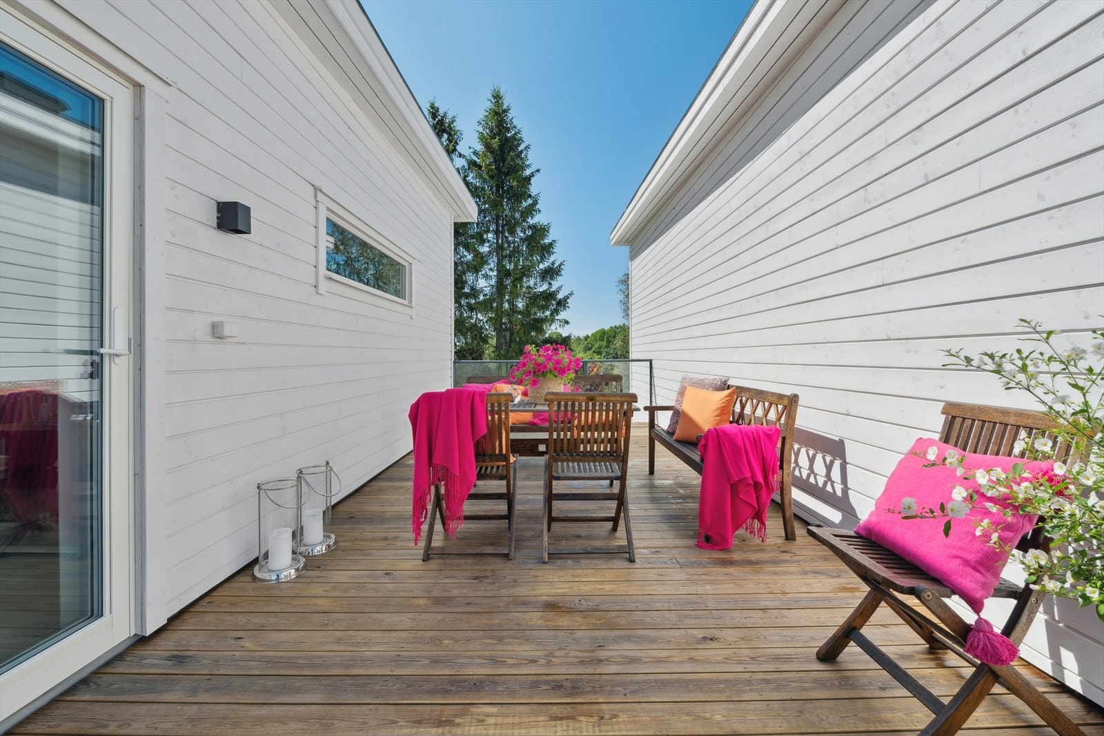 Flott veranda i 2. etasje uten noe innsyn. Galleribilde