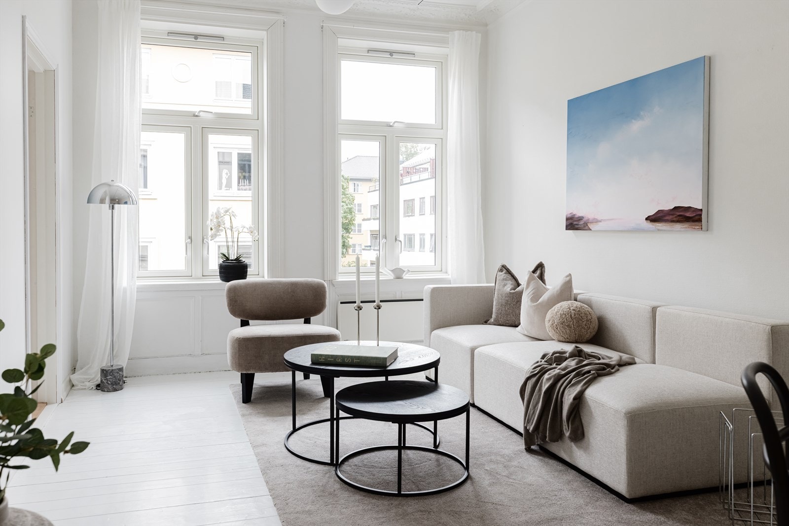 Leiligheten fikk helt nye vinduer i 2017. Gården er ellers i veldig god stand og selger har nedbetalt sin andel fellesgjeld. Se salgsoppgave for komplett vedlikeholdshistorikk. Galleribilde