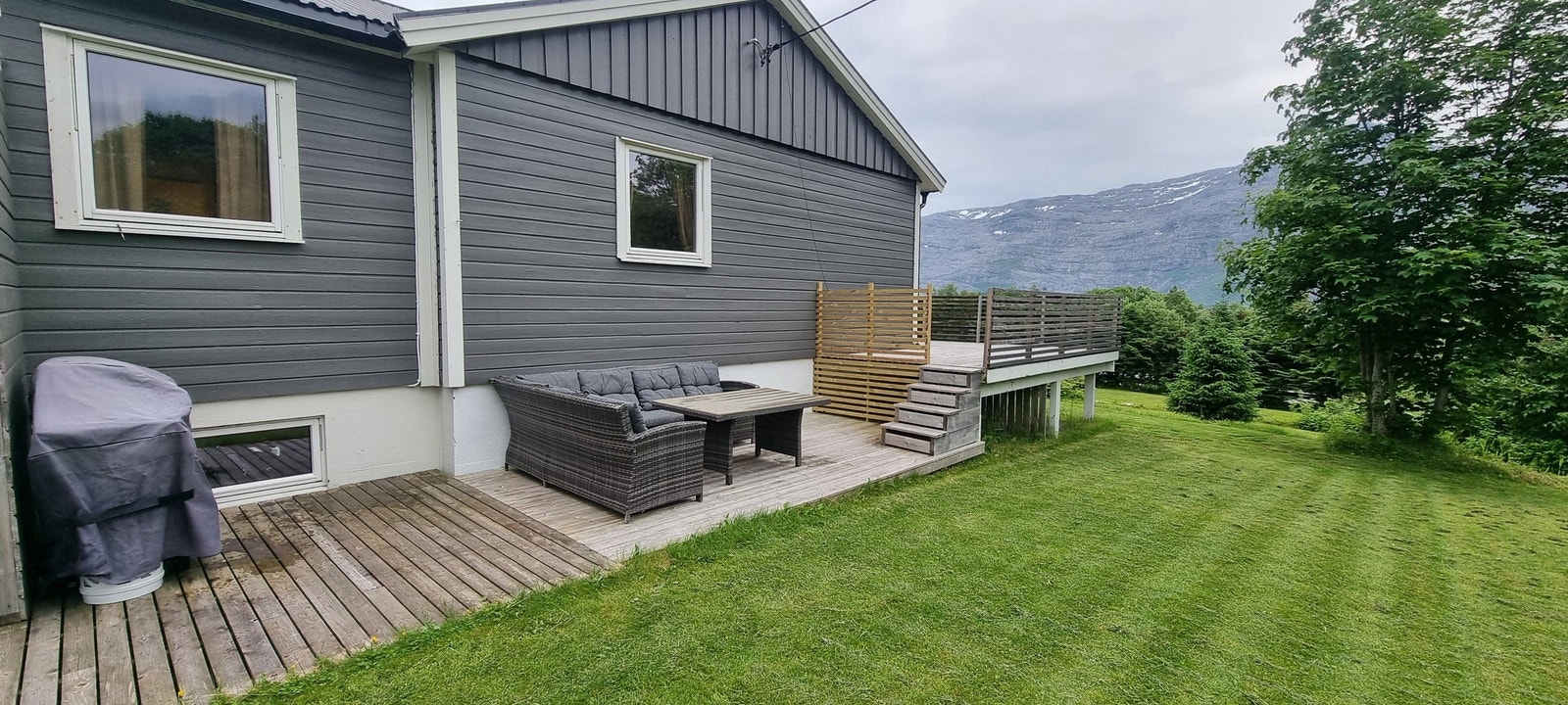 Sørvendt terrasse med gode solforhold Galleribilde