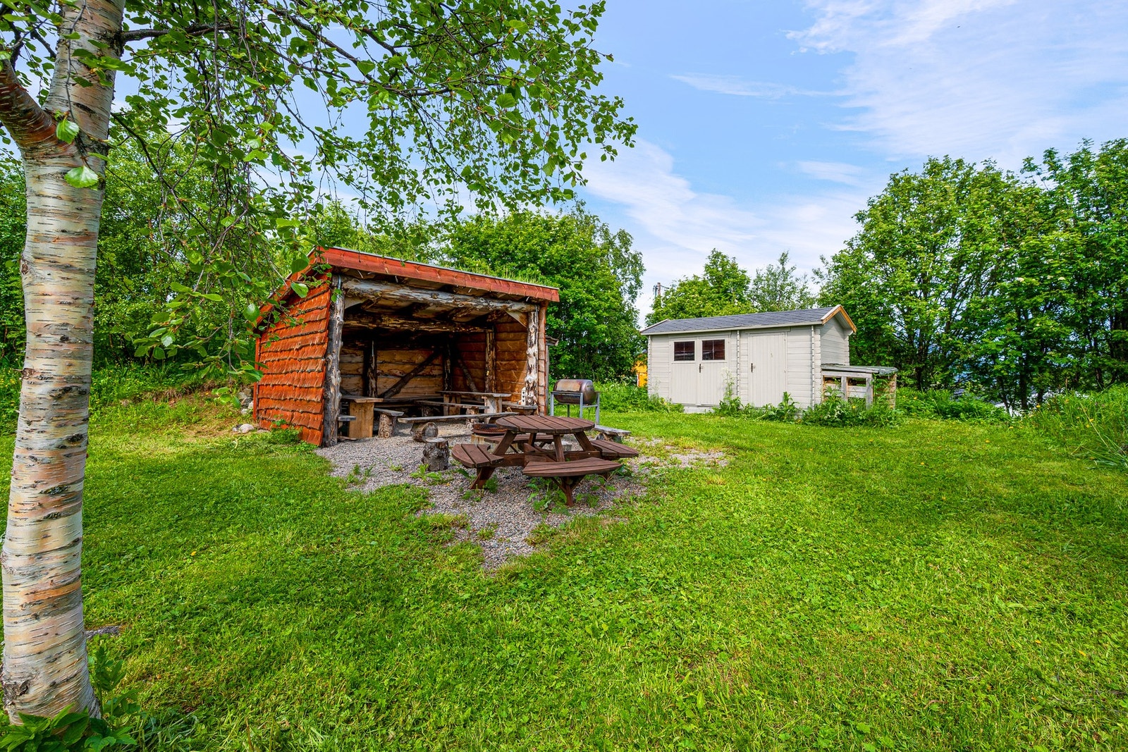 Grilling i gapahuk Galleribilde