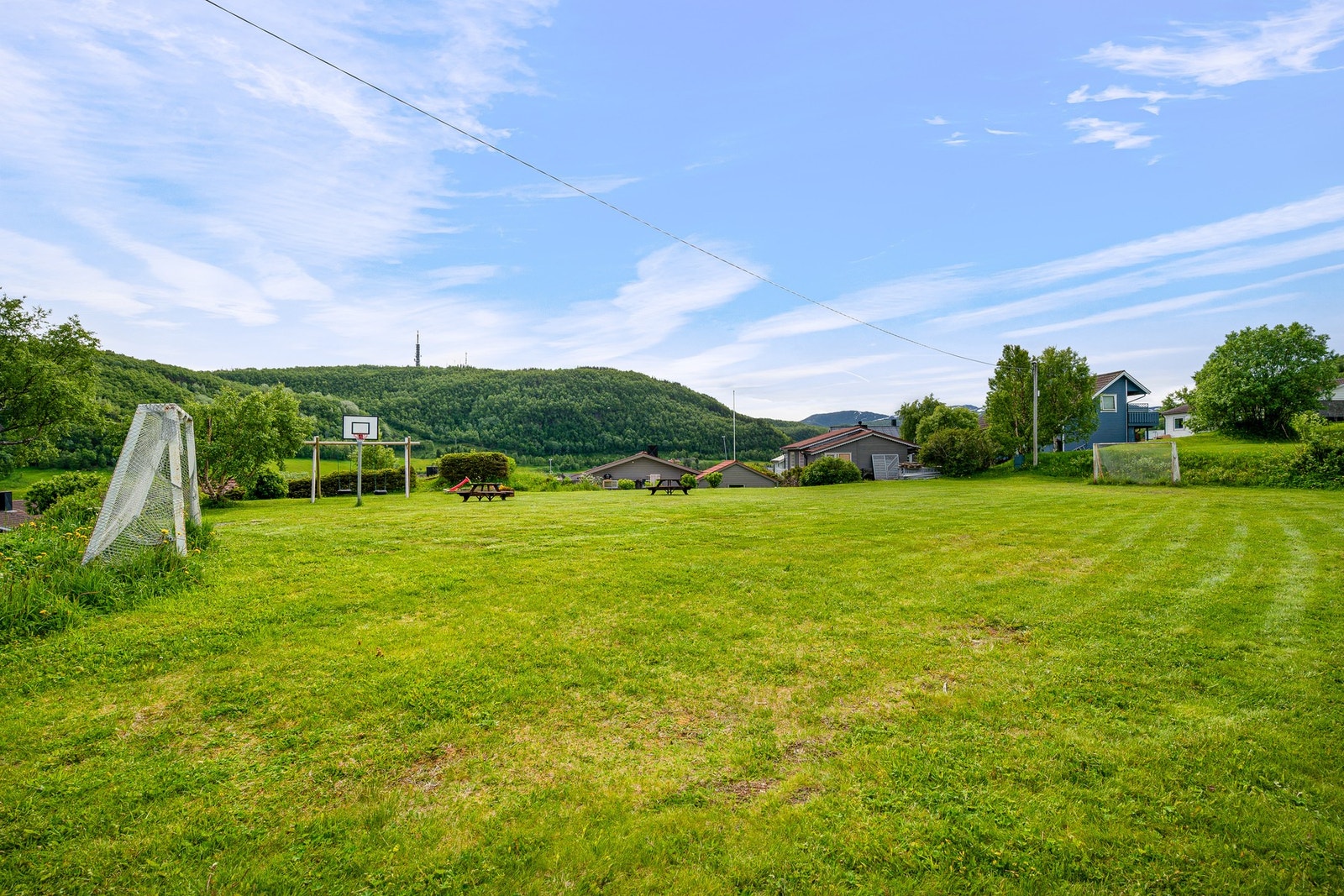 Felles uteområde med muligheter for diverse aktiviteter, som for ekesempel fotball Galleribilde