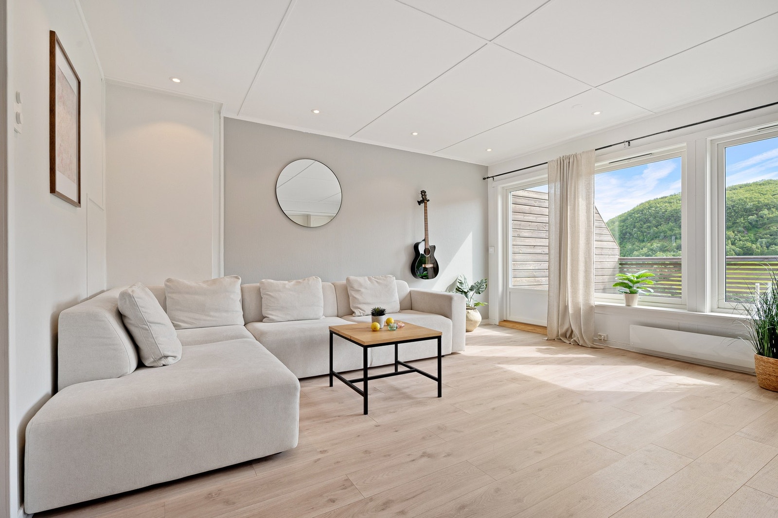 En lekker og lys 3-roms selveierleilighet med delikate farger Galleribilde