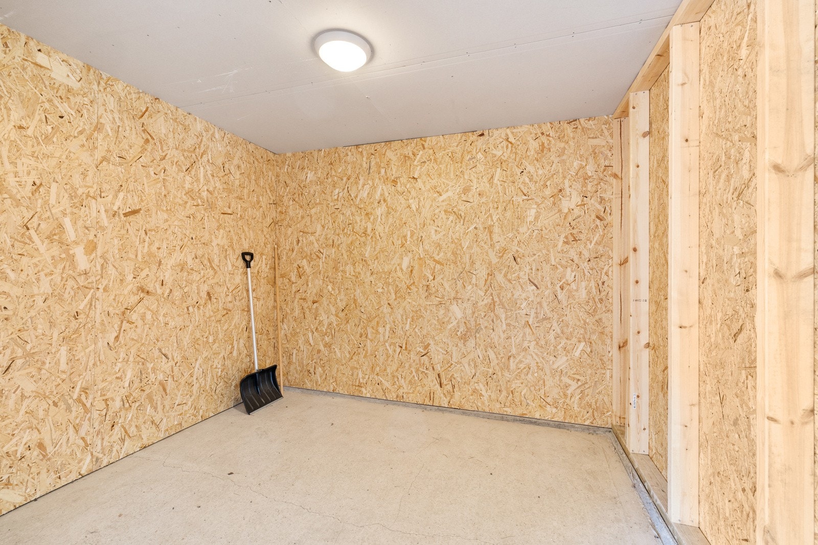 Praktisk bod på 7 kvm i carporten. Galleribilde