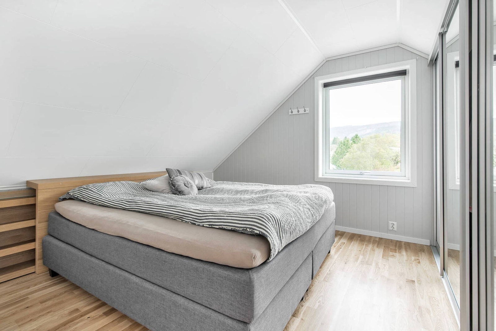 Romslig soverom på hele 13 kvm. Galleribilde