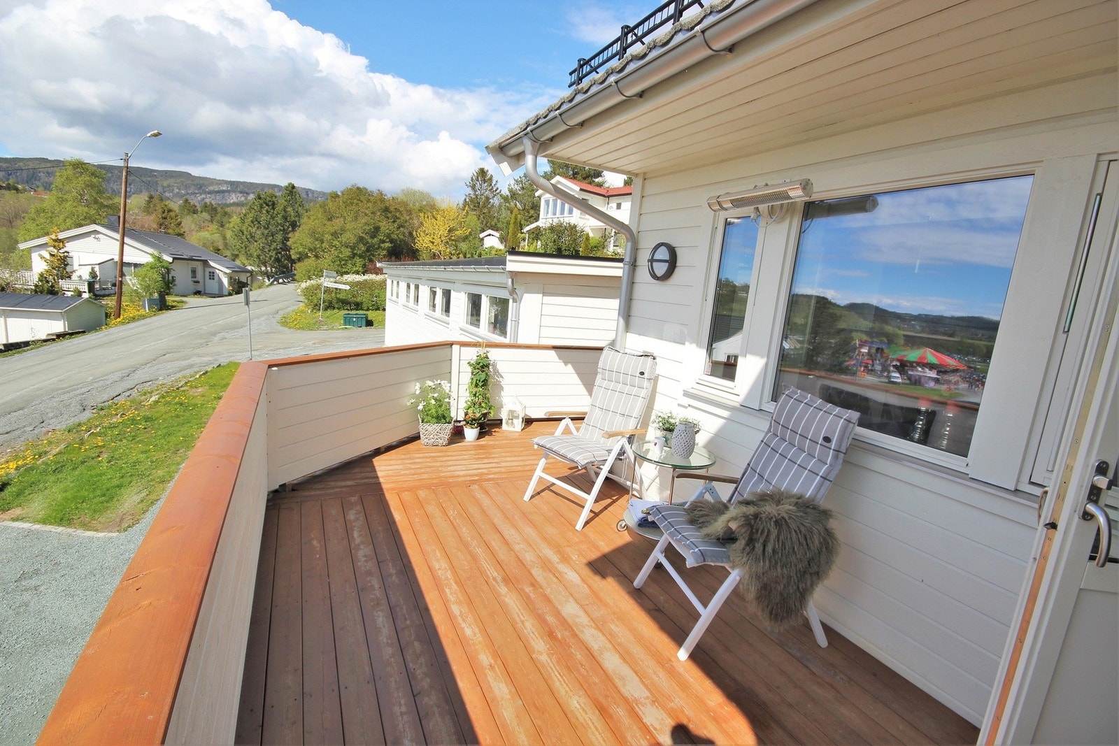 Terrassen ligger svært godt til med både gode solforhold og flott utsikt. Galleribilde