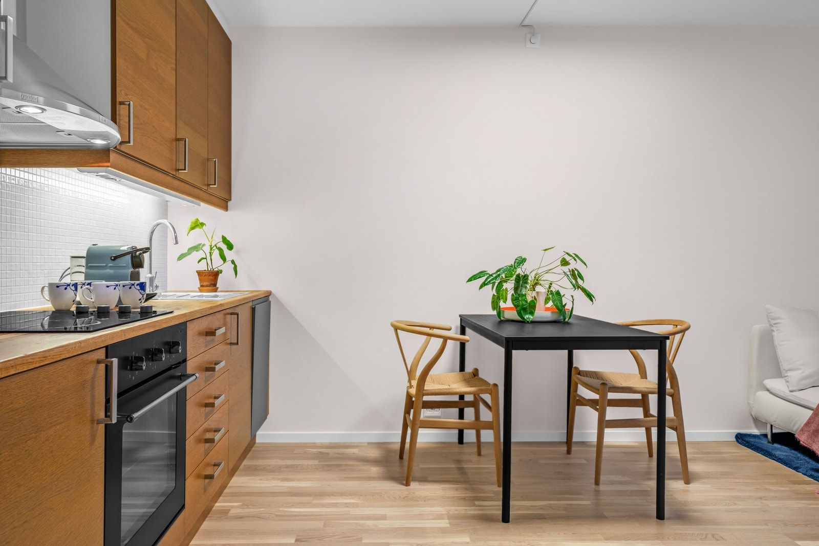 Benkeplate i heltre eik. Galleribilde