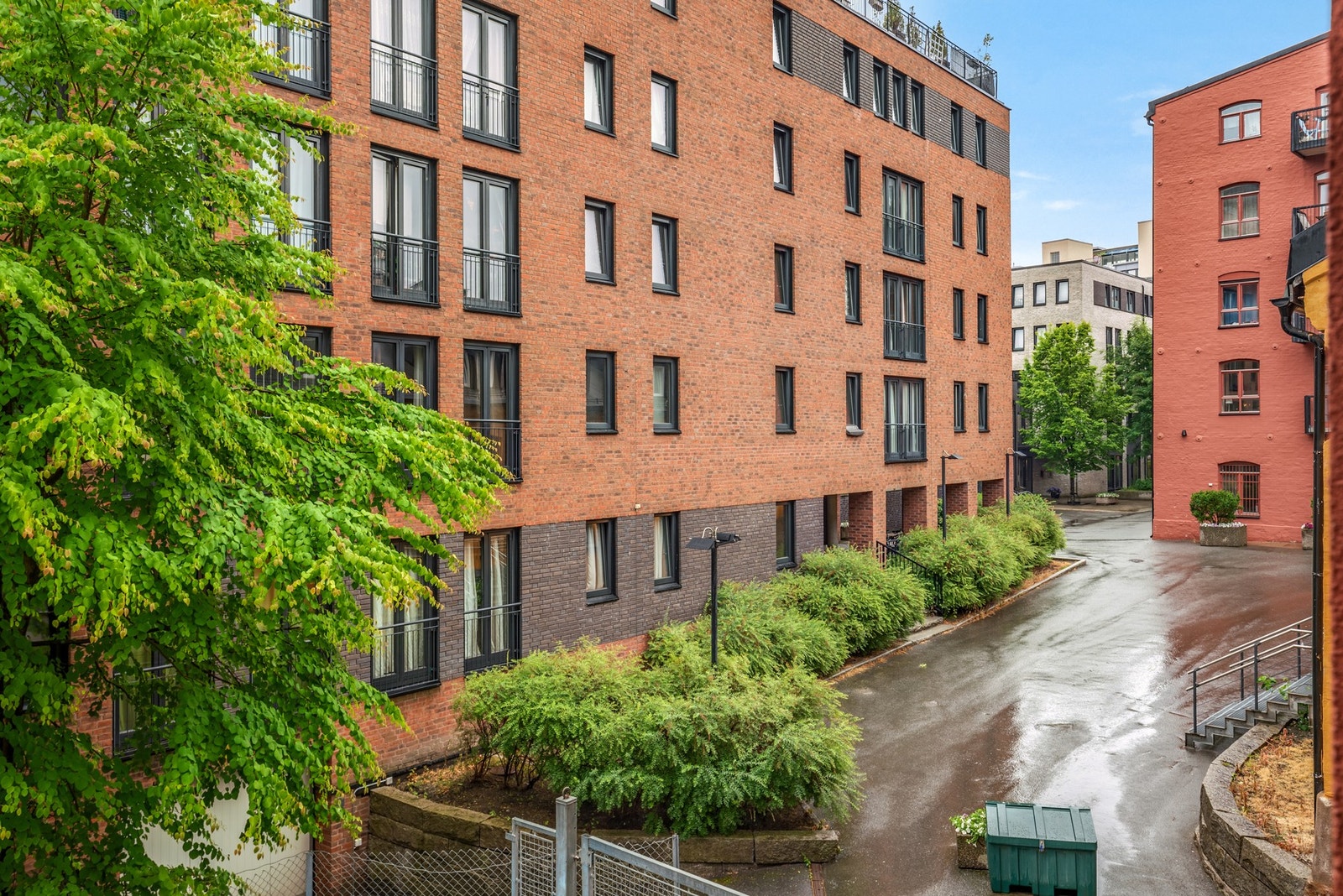 For ytterligere lagringsplass disponerer leiligheten en bod i nabobygget på ca. 2,6 m². Galleribilde