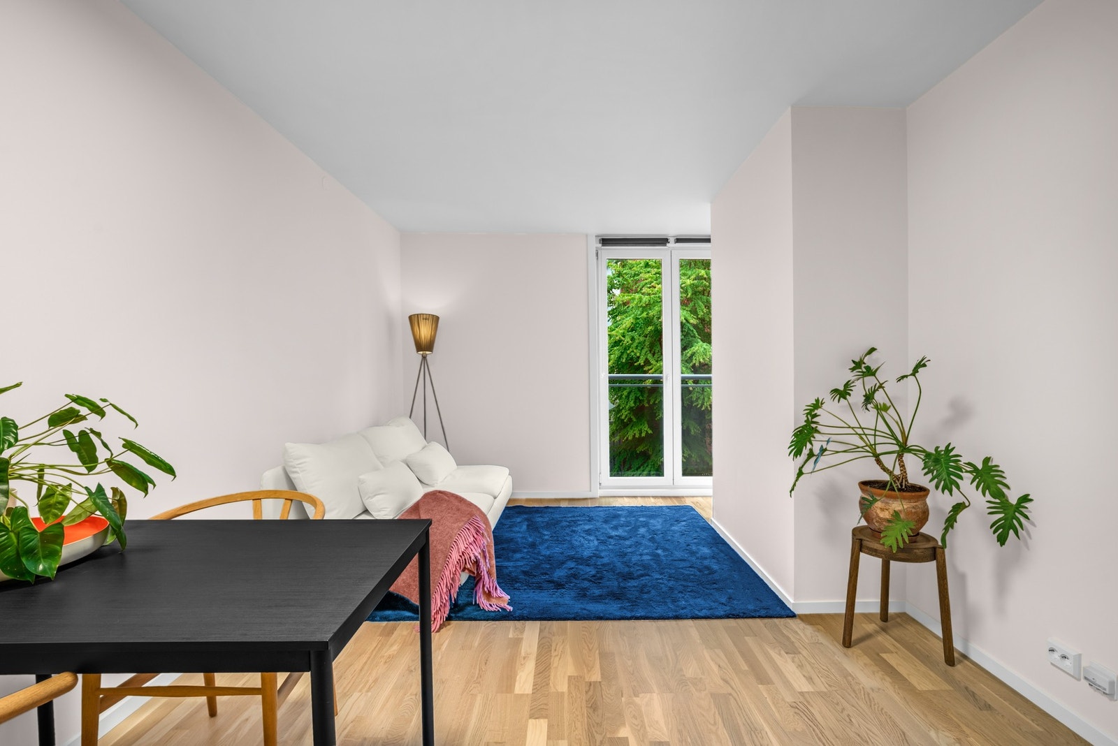 Leiligheten ble oppgradert i 2025 med nytt parkettgulv og malte flater. Galleribilde