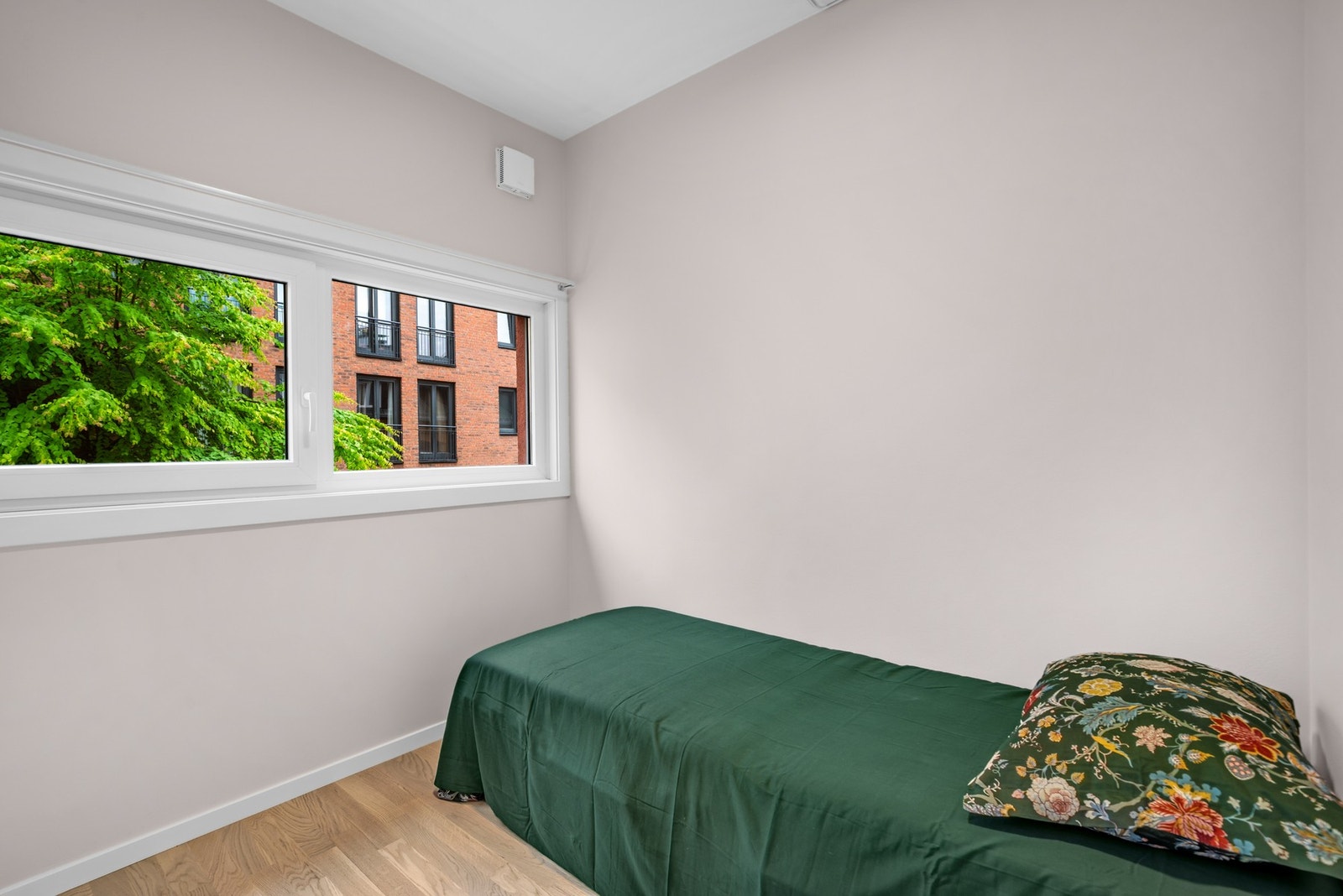 Soverommet vender mot bakgården. Galleribilde