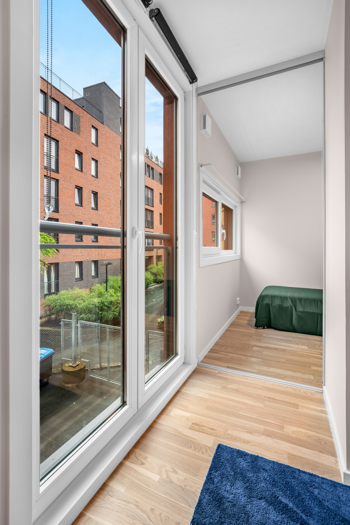 Soverommet er adskilt fra stuen med en skyvedør. Galleribilde