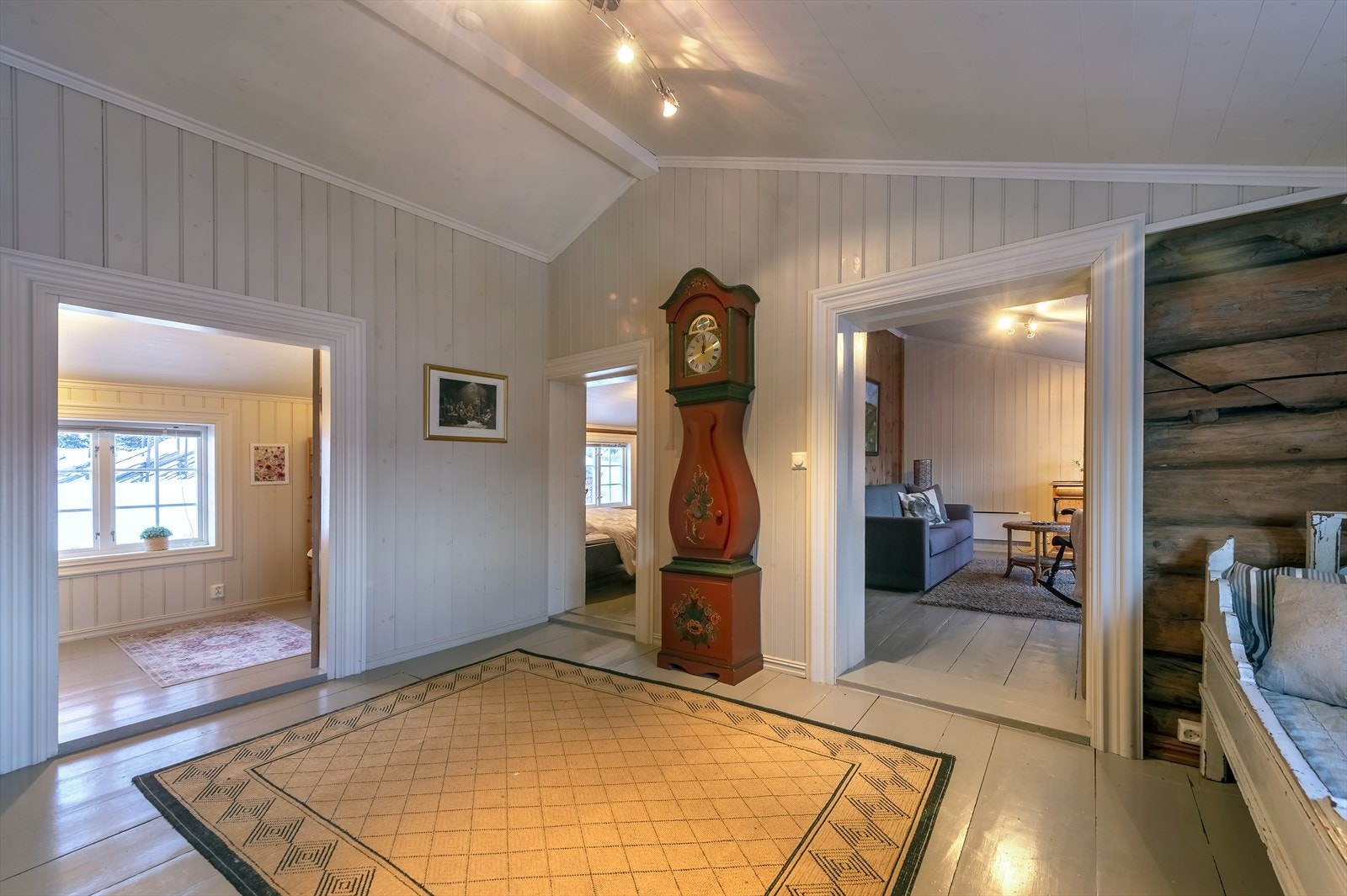 Loftsgangen er romslig nok til også å benyttes til andre formål Galleribilde