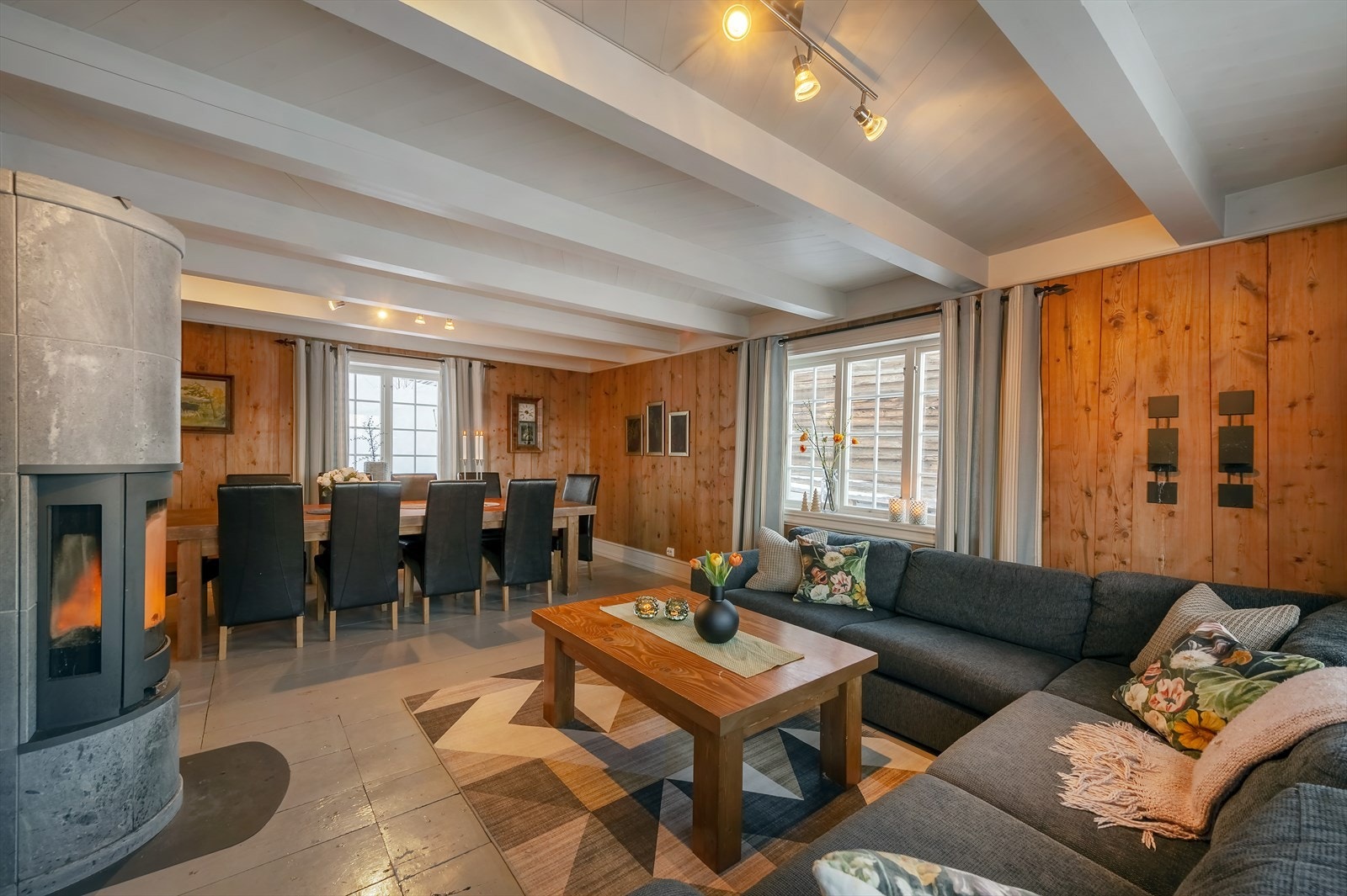 Det flotte veggpanelet består av panelbord fra 1800-tallet som er pusset opp Galleribilde