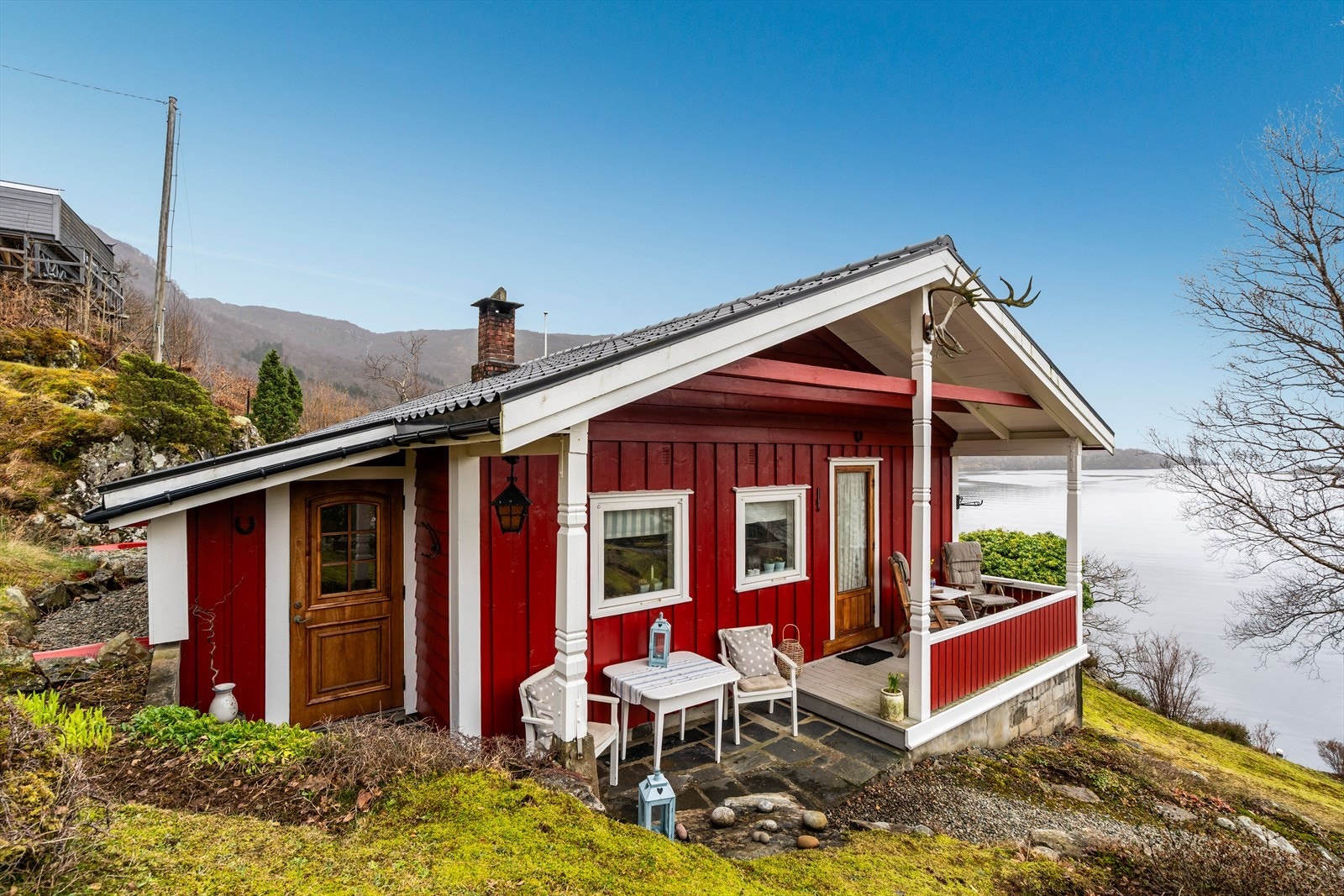 Koselig overbygd terrasse/inngangsparti Galleribilde