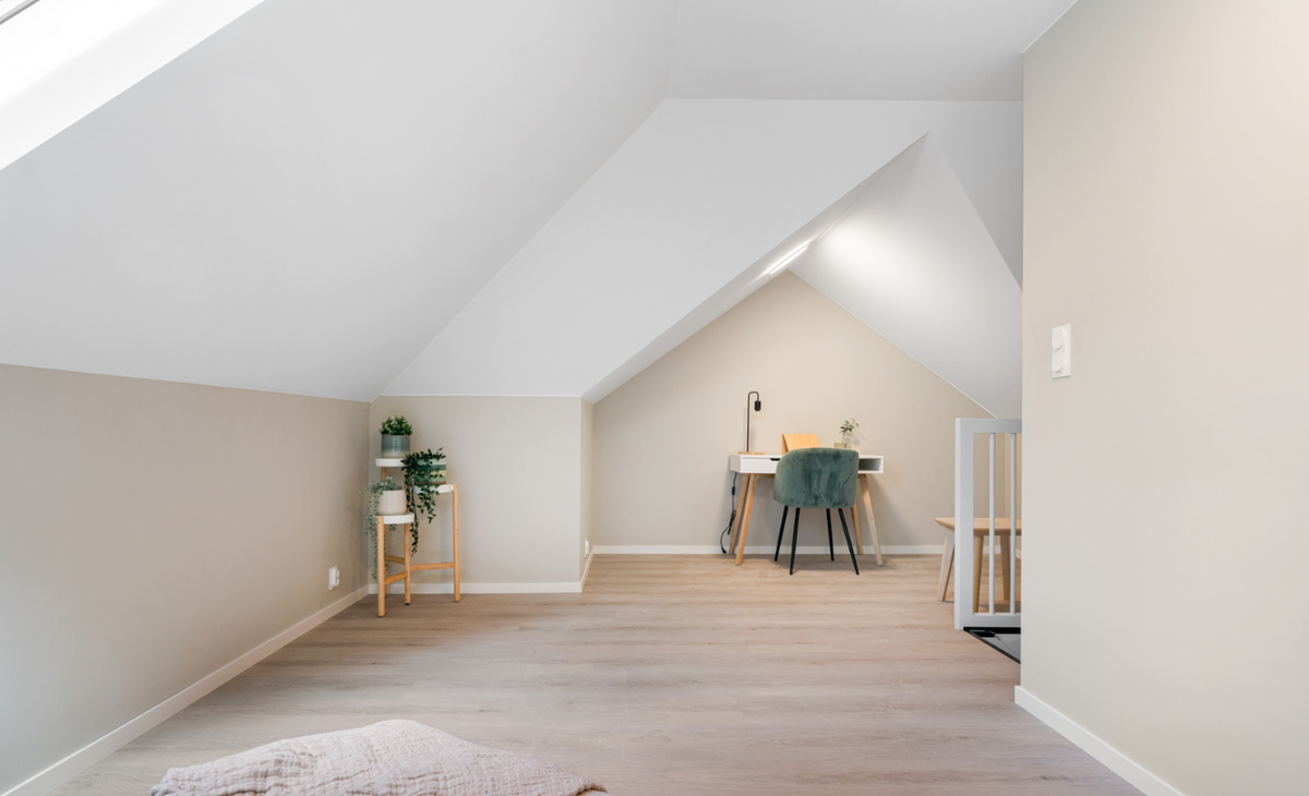 Loftstue. Galleribilde