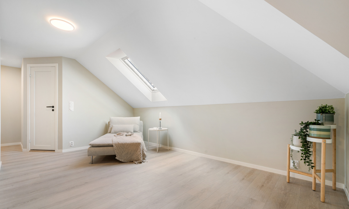 Loftstue. Galleribilde