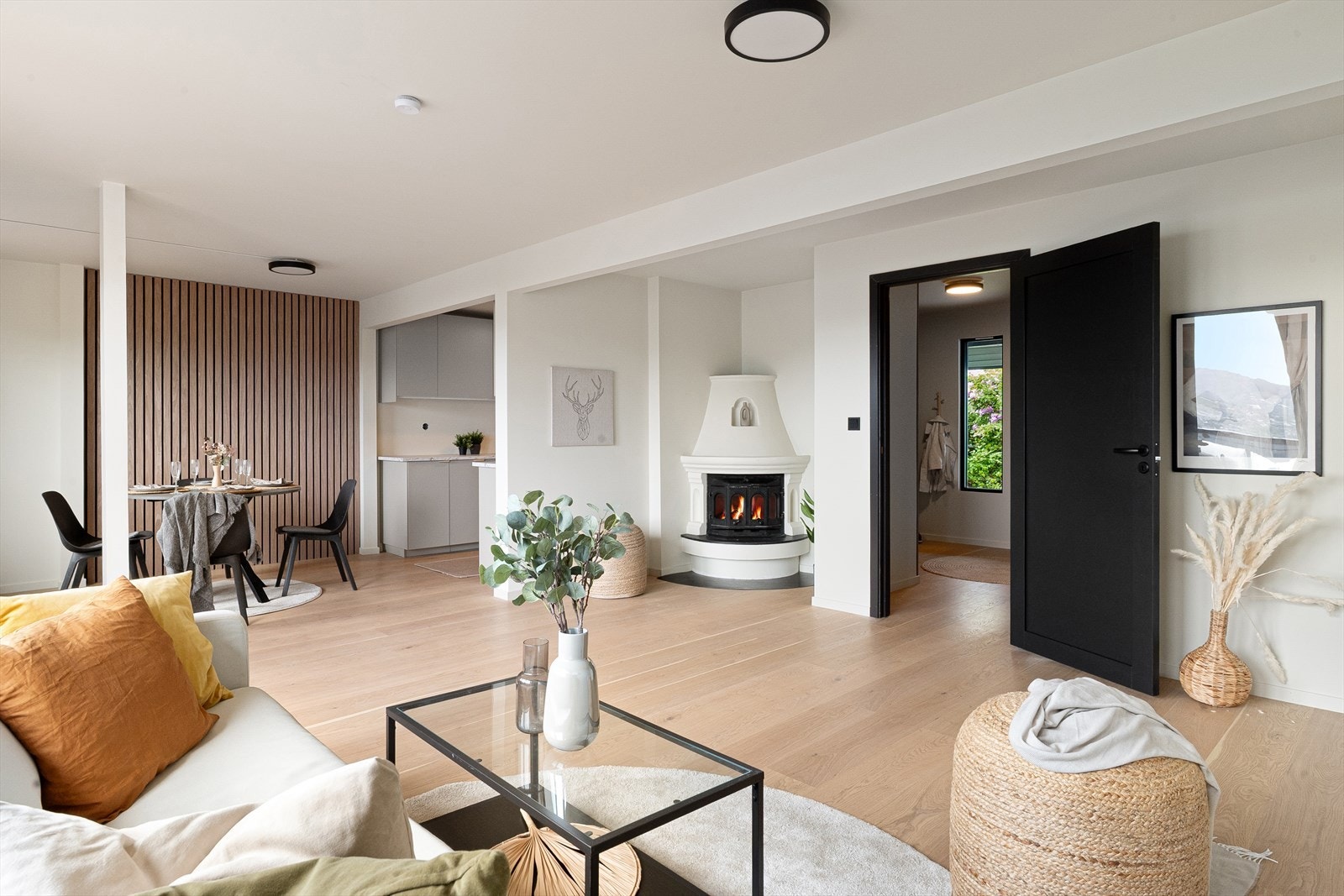 Peisovnen varmer effektivt opp hele boligen på kalde vinterdager. Galleribilde