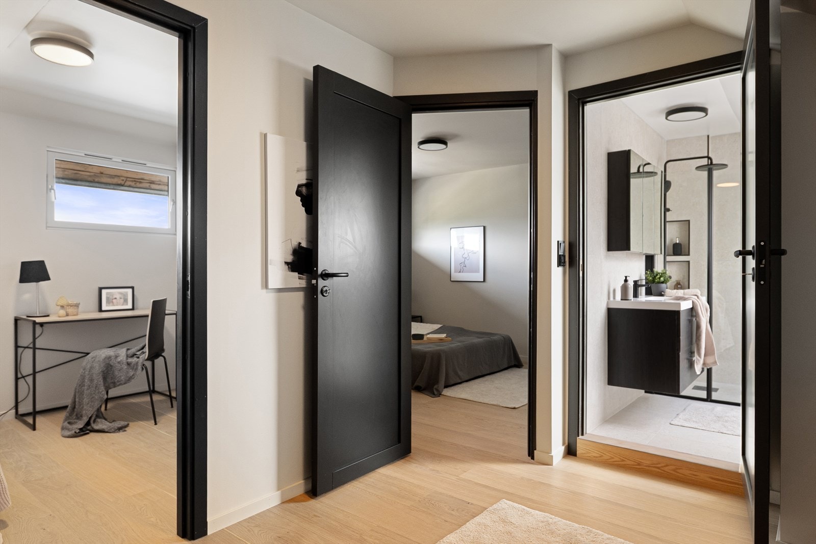 Her har man to romslige soverom, flott baderom og kontor. Galleribilde