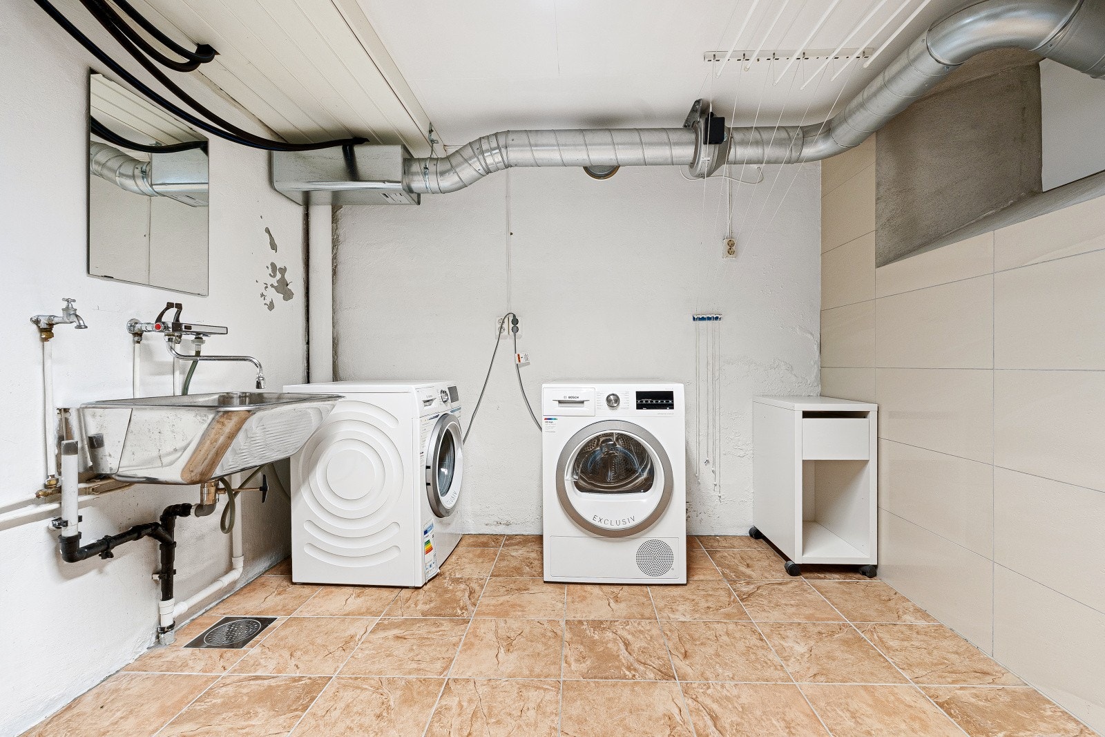 Felles vaskerom i kjeller som deles med beboerne i 1.etg. Galleribilde