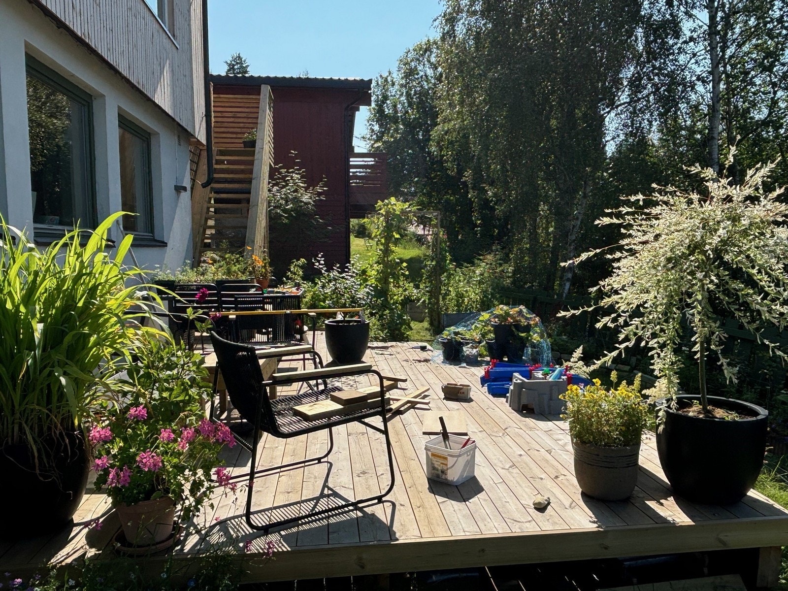 Privat bilde- pen terasse med plass til utemøblement. Galleribilde
