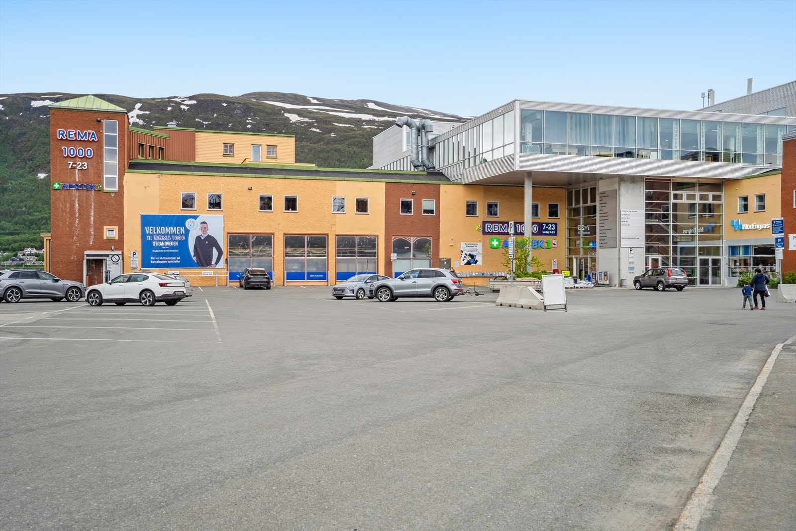 Like ved finner man dagligvarebutikkene Rema 1000, Eurospar, apotek med mer. Galleribilde