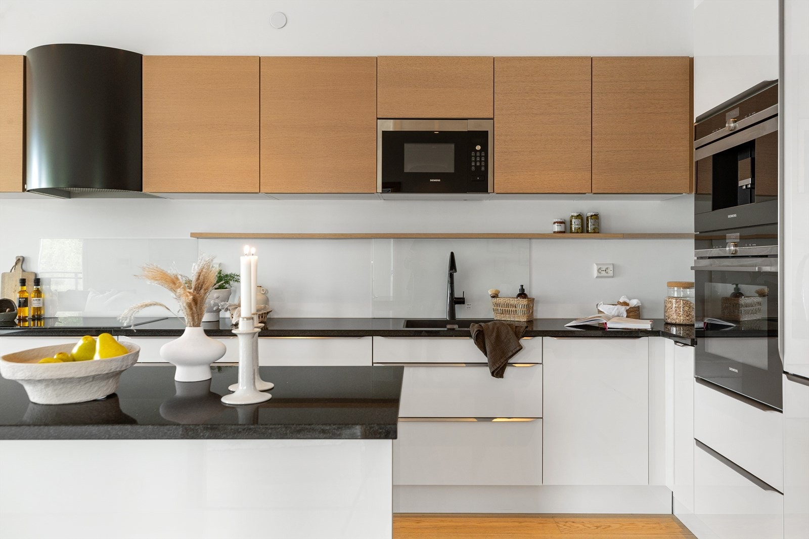 Her er det godt med skap- og benkeplass. Galleribilde