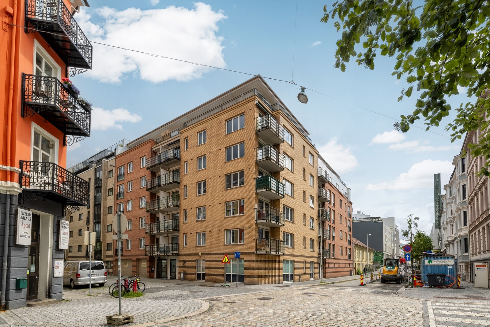 Kryddergården er et veldrevet borettslag bestående av 39 andeler. Heis i bygget sørget for enkel tilkomst til leiligheten som ligger i femte etasje. Galleribilde