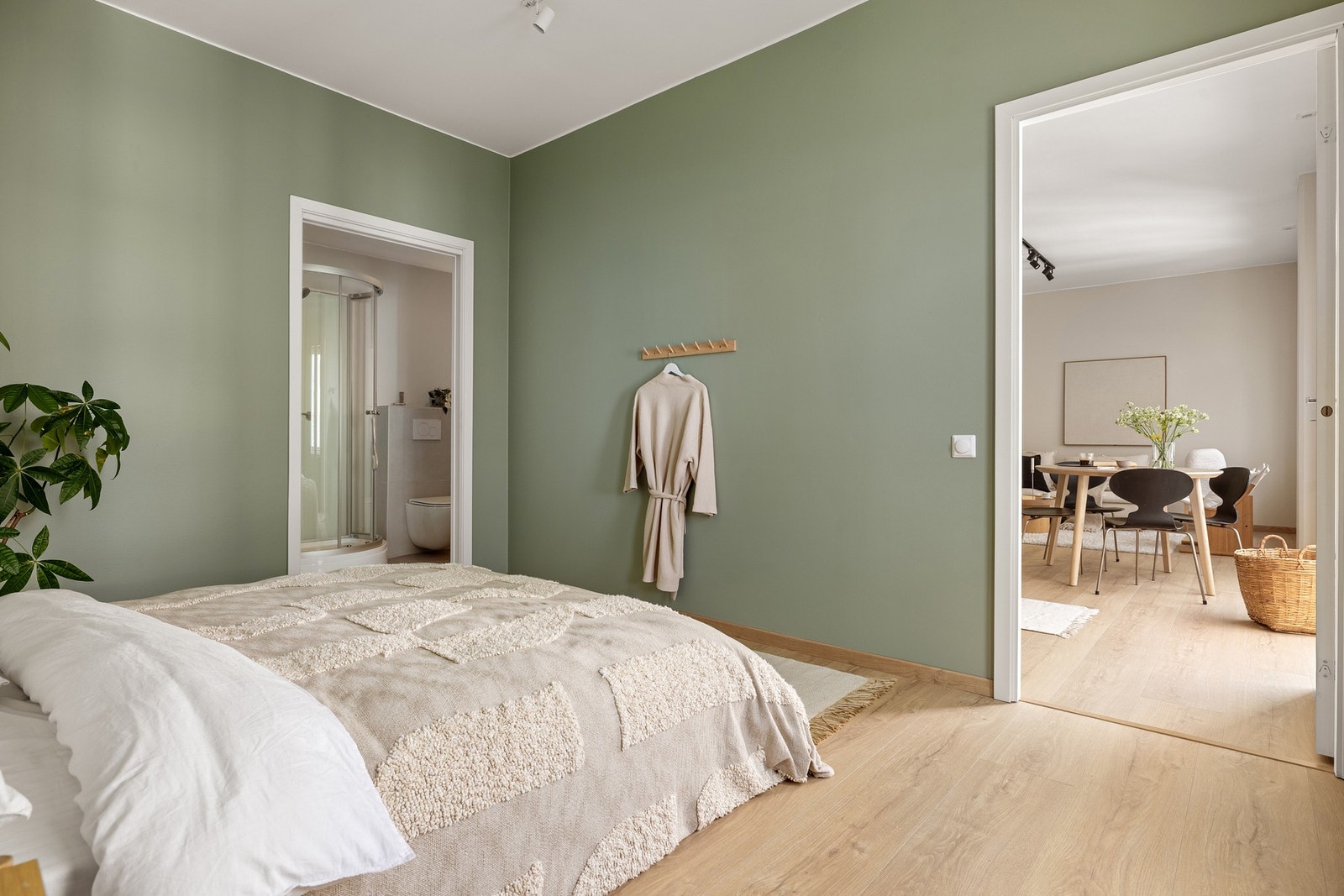 Fra soverommet er det også tilkomst til bad. Galleribilde