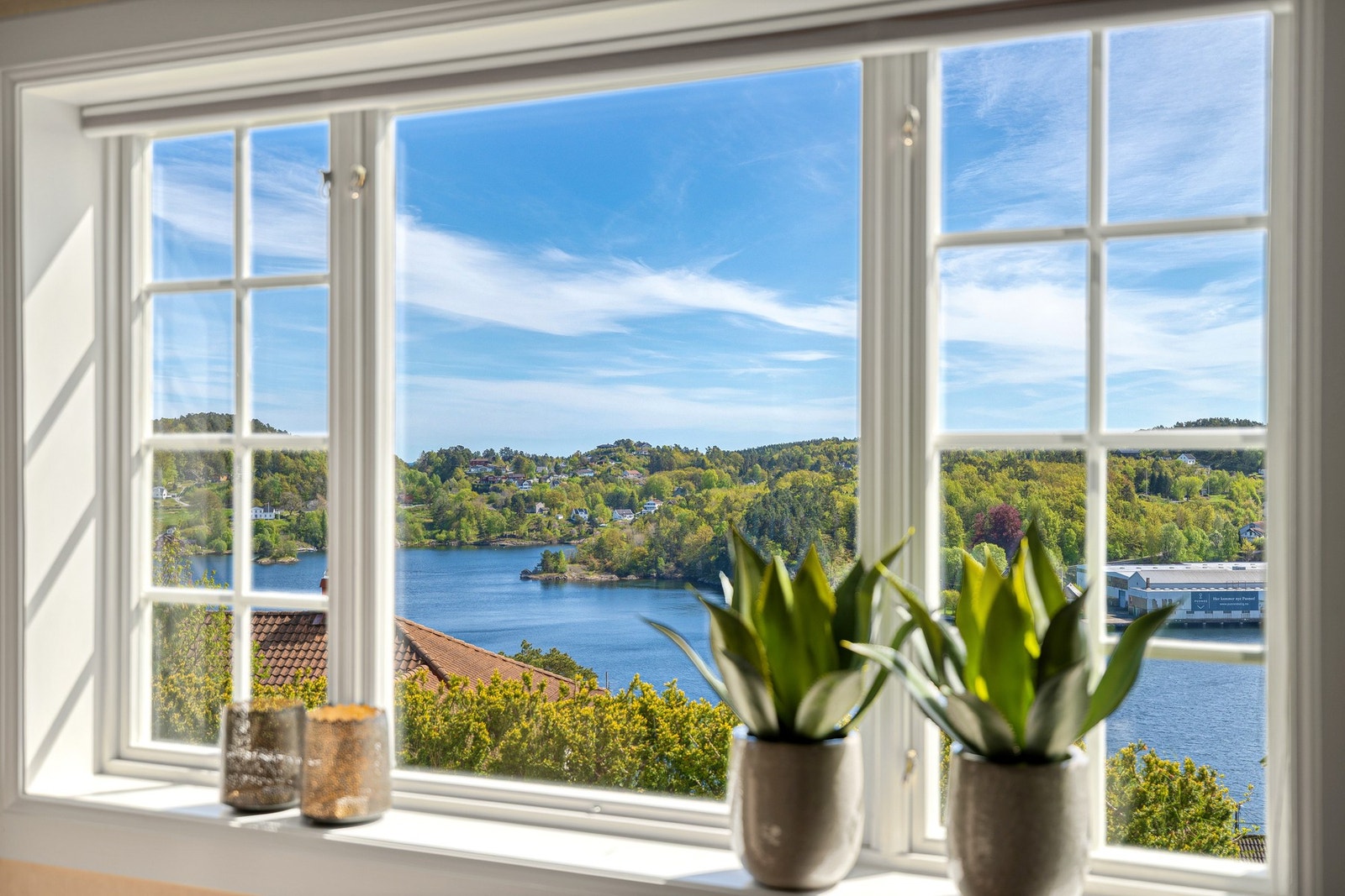 Fantastisk panorama til sjøen og storhavet. Galleribilde