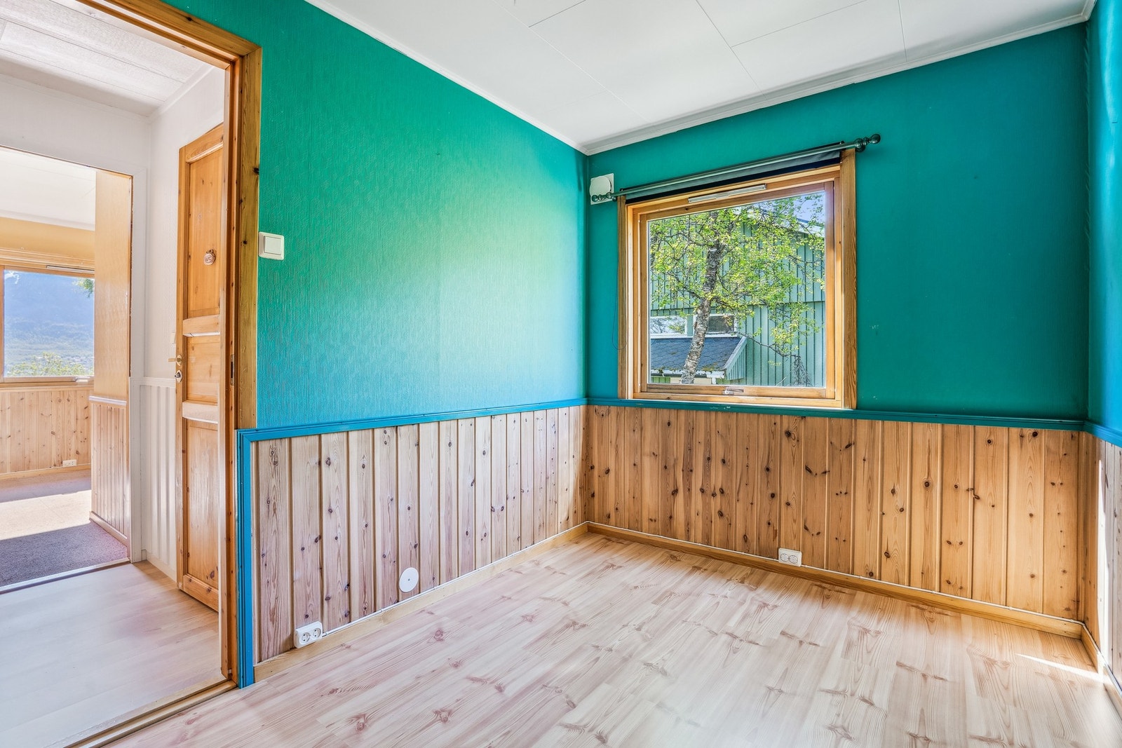 Boligen har 3 soverom og et disp. rom. Soverom 1. Galleribilde