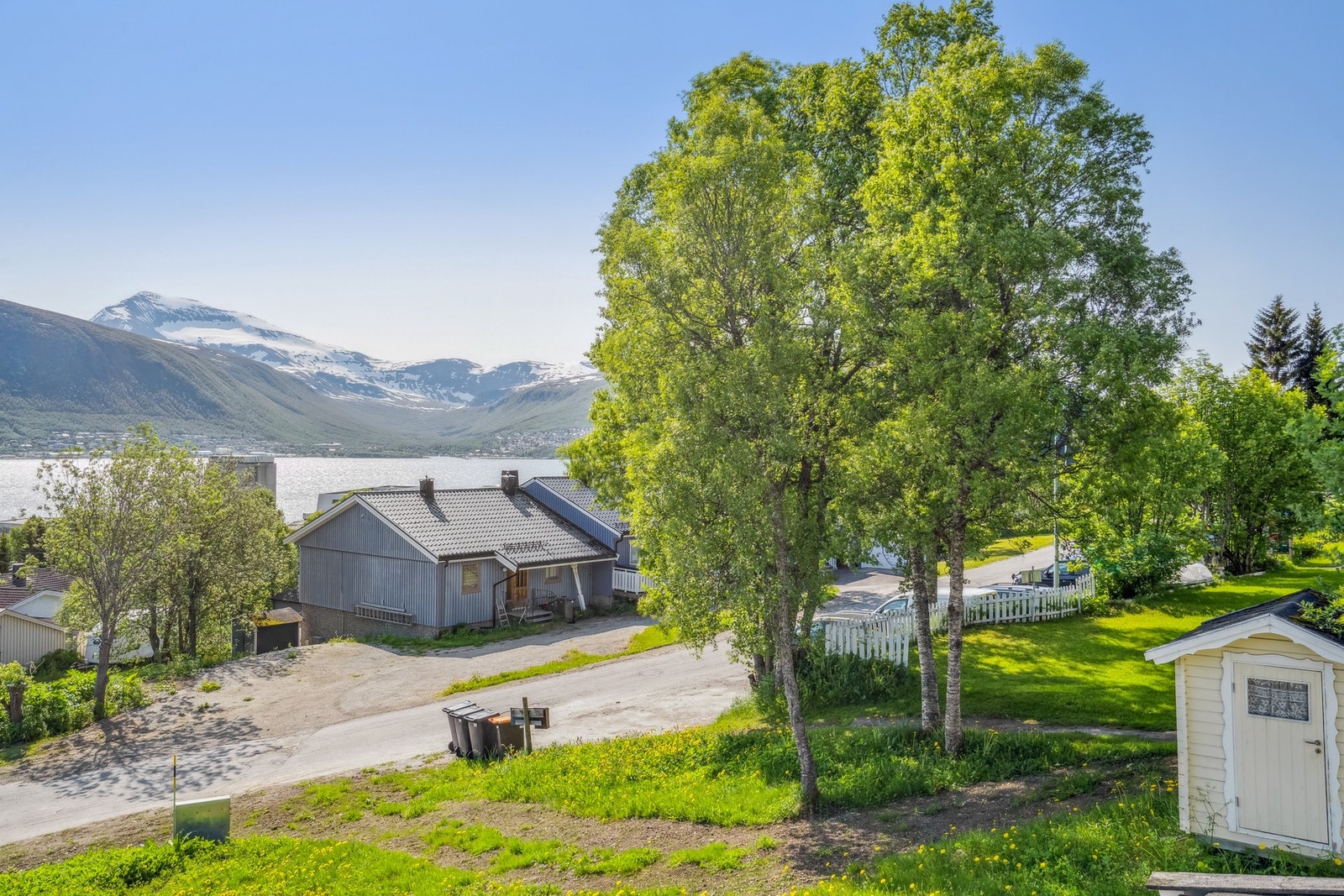 Utsikt mot Tromsdalstinden. Galleribilde